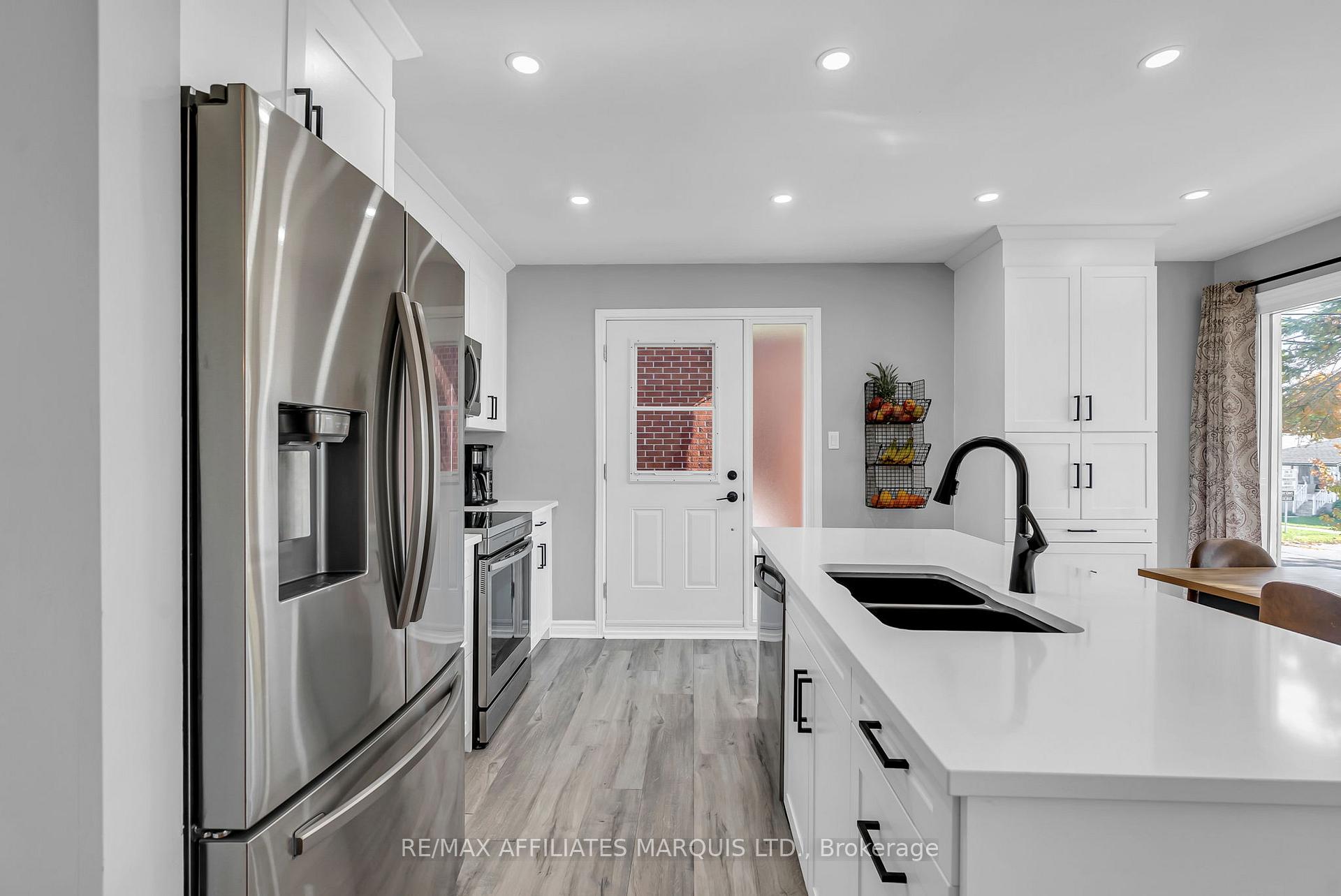 Photo 11 of 220 Fifteenth Street W, Cornwall — HOMEH
