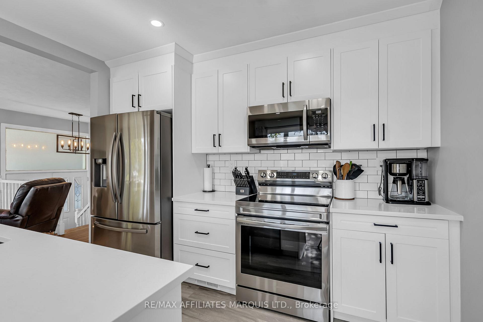 Photo 12 of 220 Fifteenth Street W, Cornwall — HOMEH