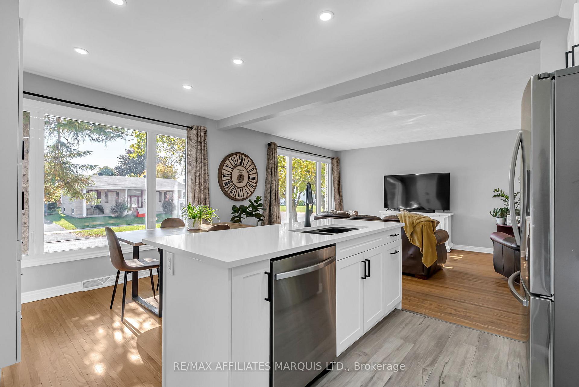 Photo 13 of 220 Fifteenth Street W, Cornwall — HOMEH