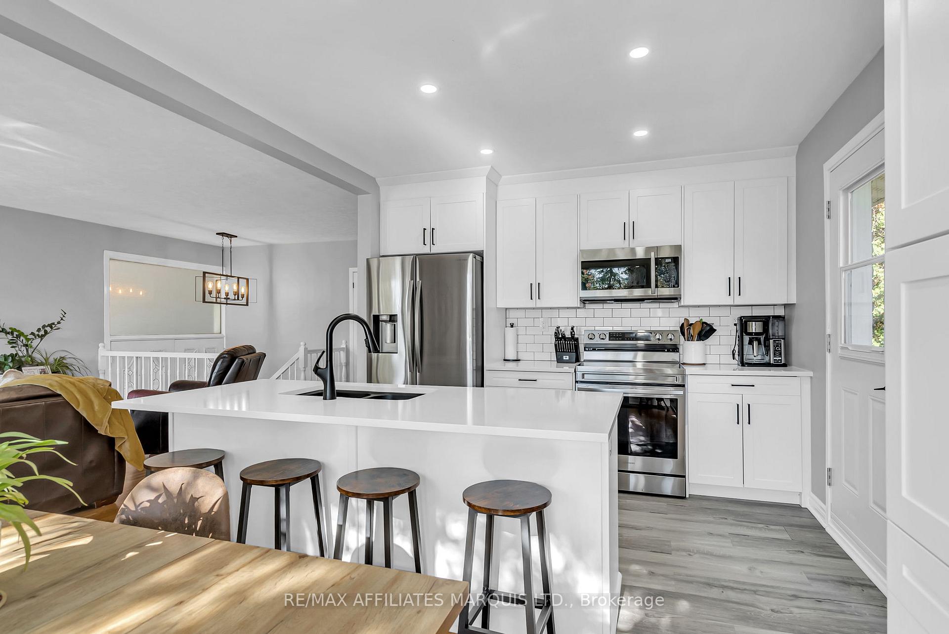 Photo 16 of 220 Fifteenth Street W, Cornwall — HOMEH