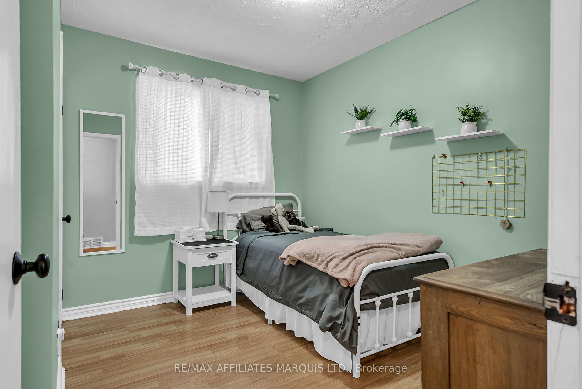 Photo 17 of 220 Fifteenth Street W, Cornwall — HOMEH