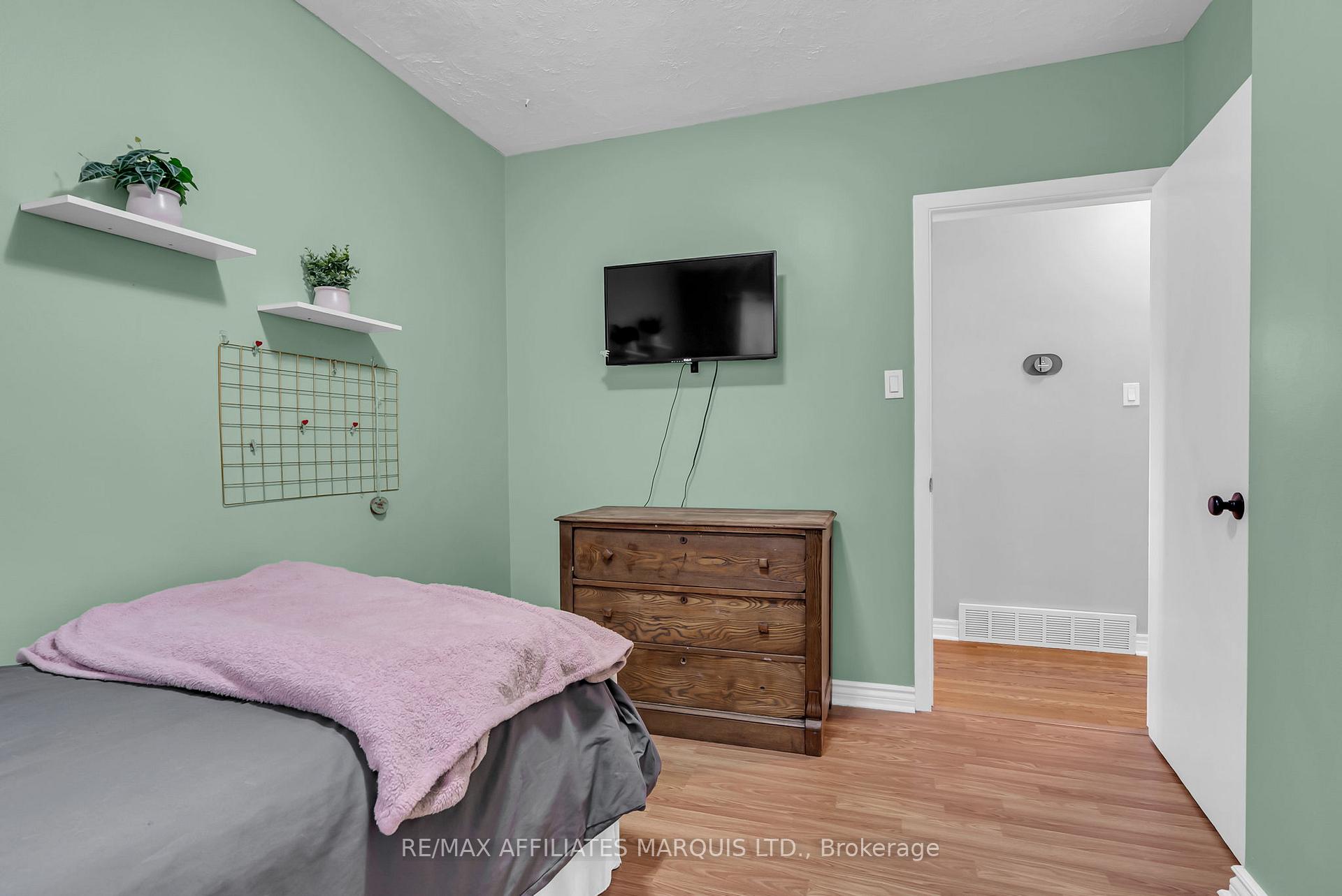 Photo 18 of 220 Fifteenth Street W, Cornwall — HOMEH
