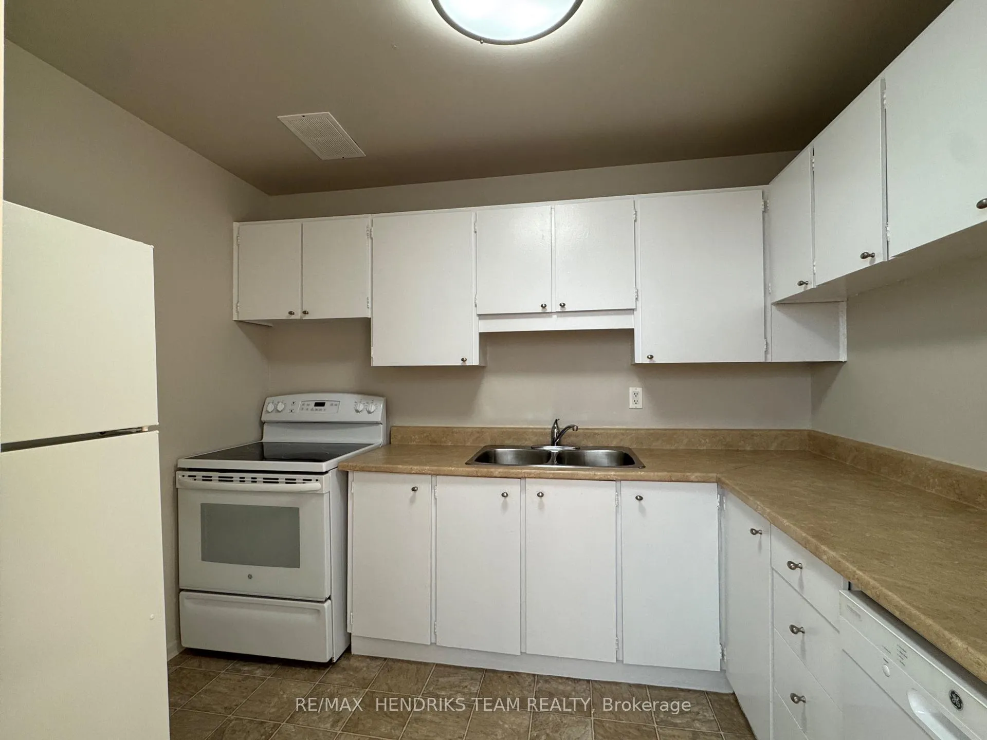 Photo 3 of Unit 802, 64 Windward Street, St. Catharines, Carlton/Bunting — HOMEH