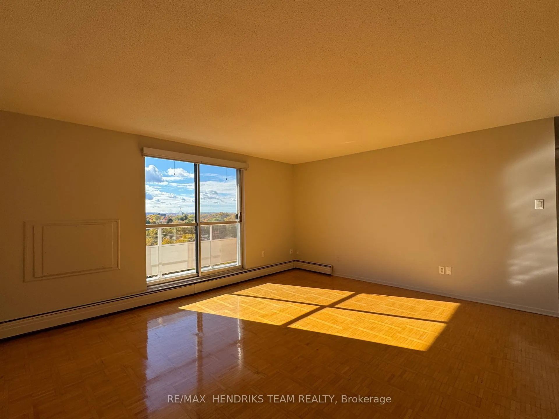 Photo 5 of Unit 802, 64 Windward Street, St. Catharines, Carlton/Bunting — HOMEH