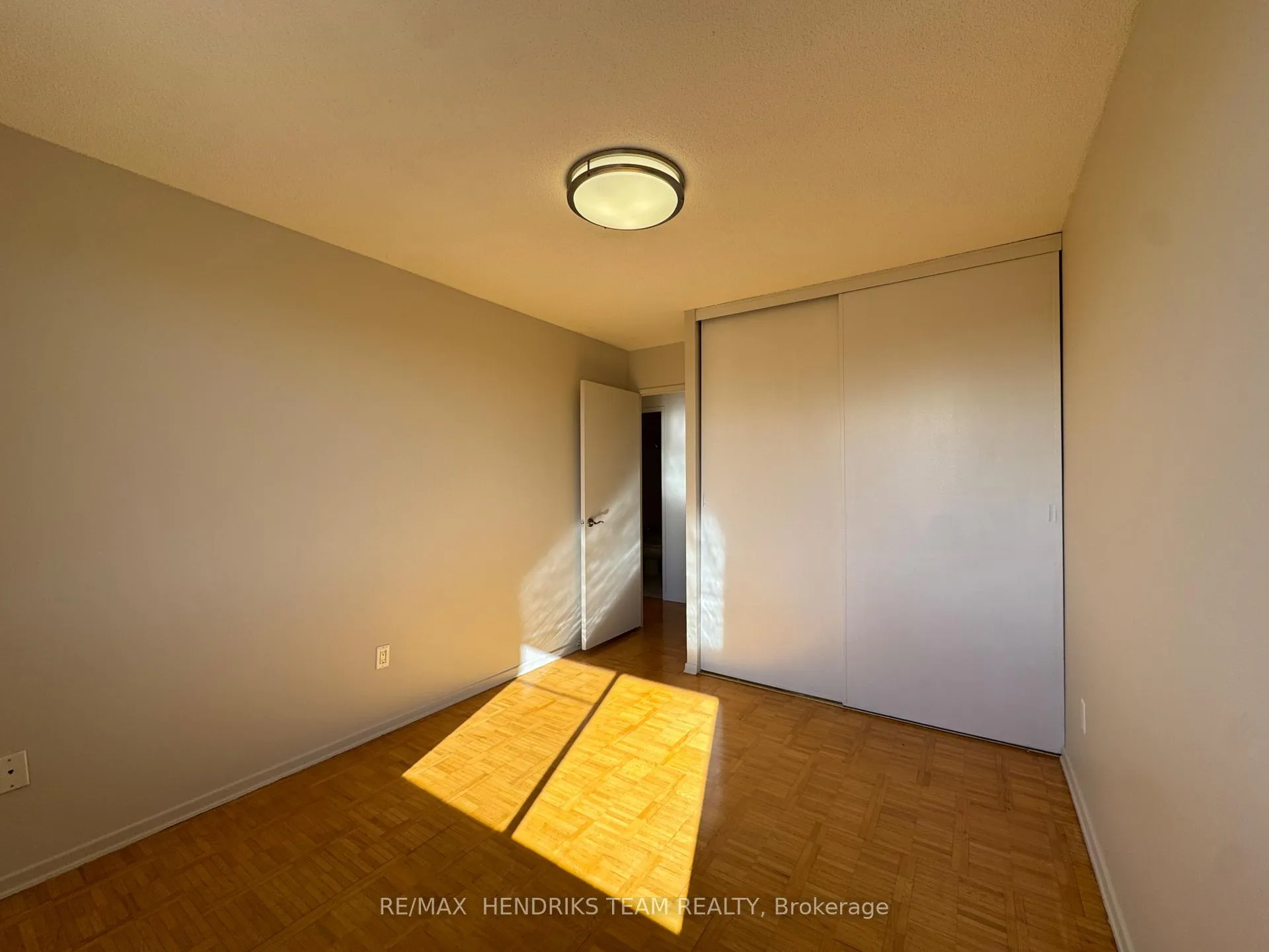 Photo 10 of Unit 802, 64 Windward Street, St. Catharines, Carlton/Bunting — HOMEH