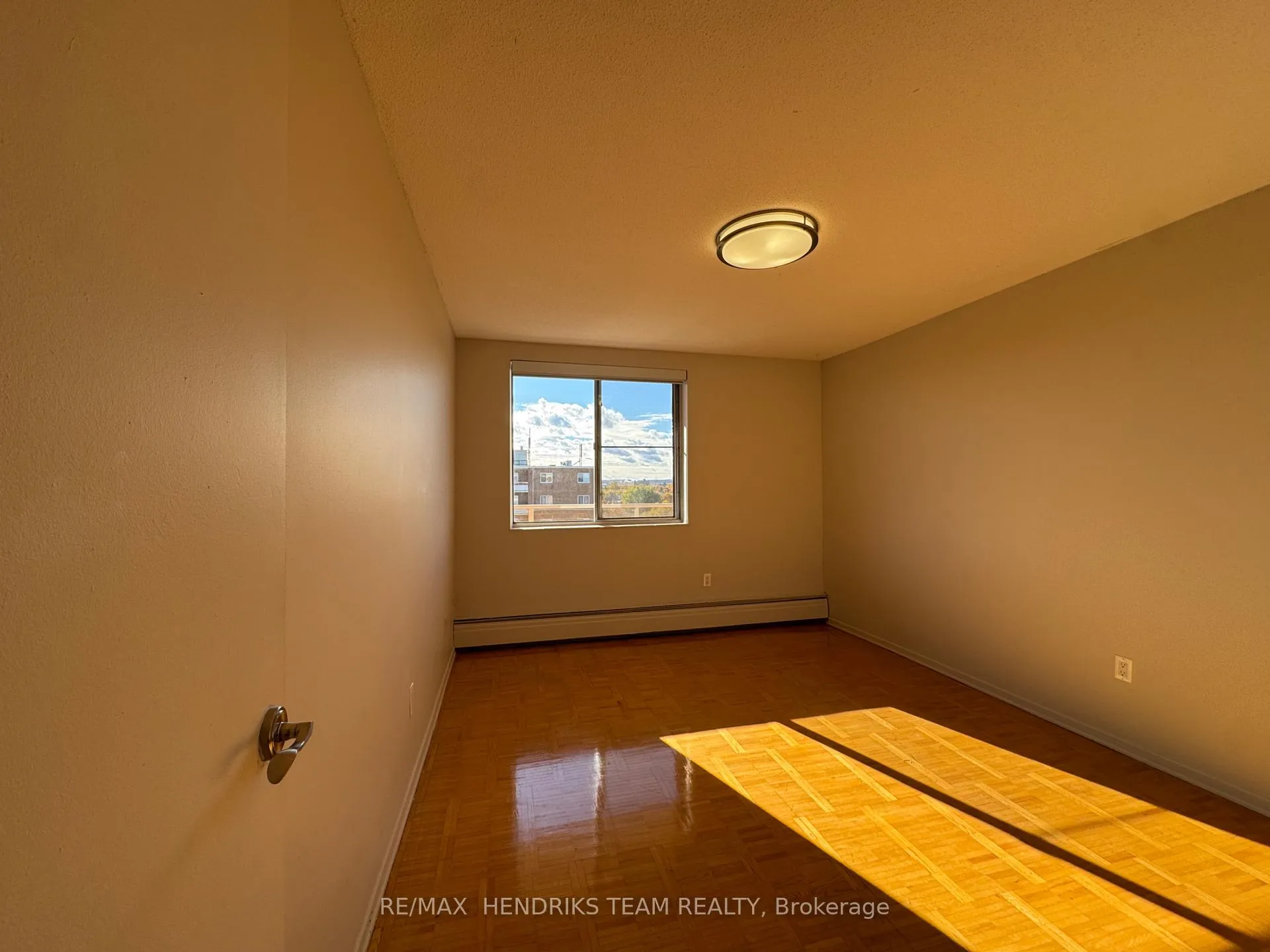Photo 11 of Unit 802, 64 Windward Street, St. Catharines, Carlton/Bunting — HOMEH