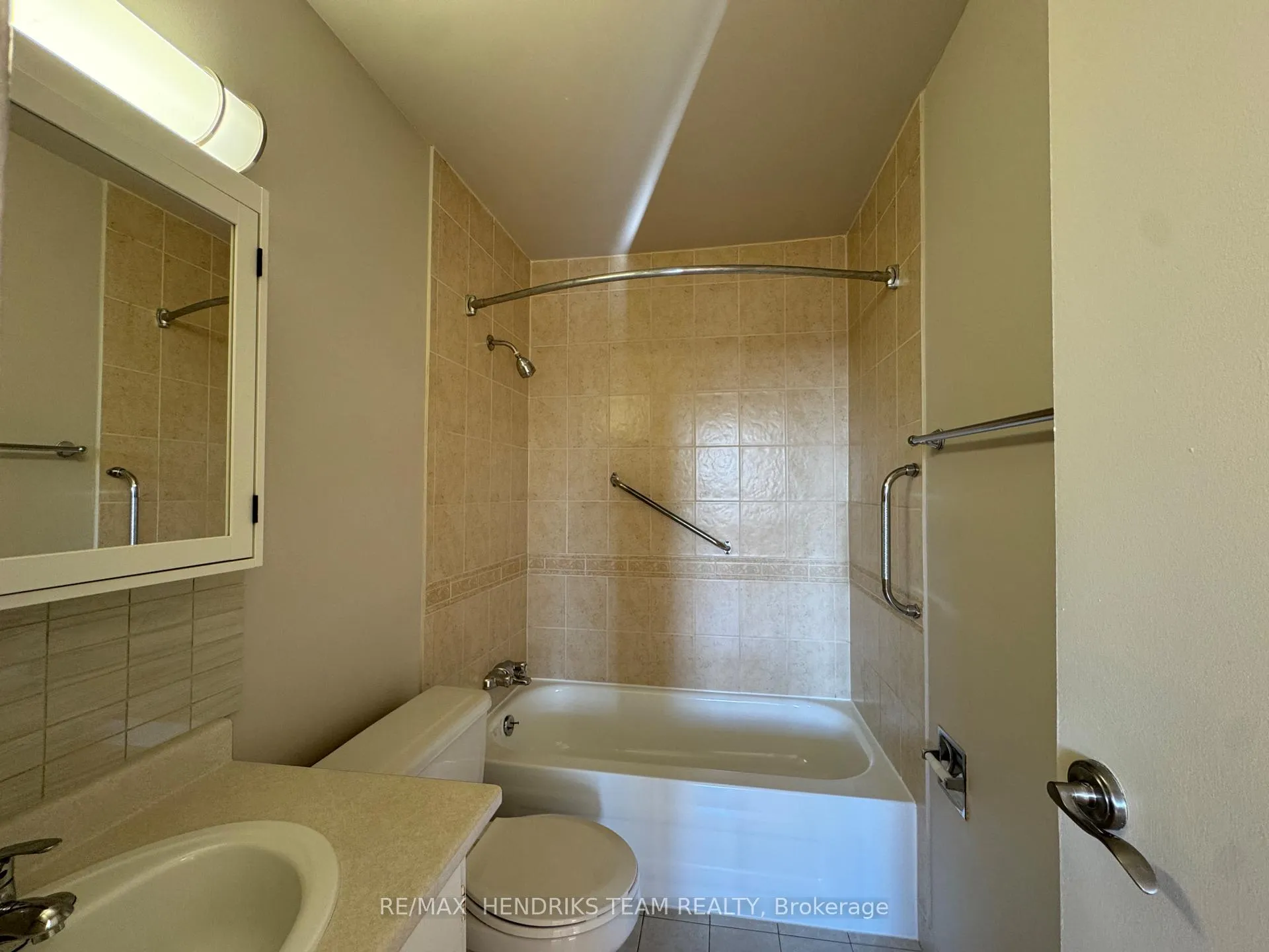 Photo 13 of Unit 802, 64 Windward Street, St. Catharines, Carlton/Bunting — HOMEH
