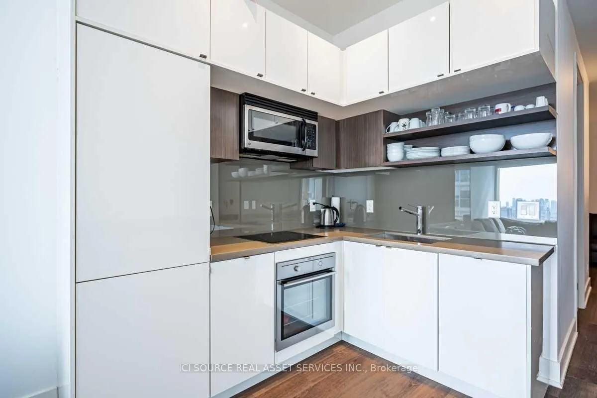 Photo 3 of Unit 1608, 111 St Clair Avenue W, Toronto, Yonge-St. Clair — HOMEH