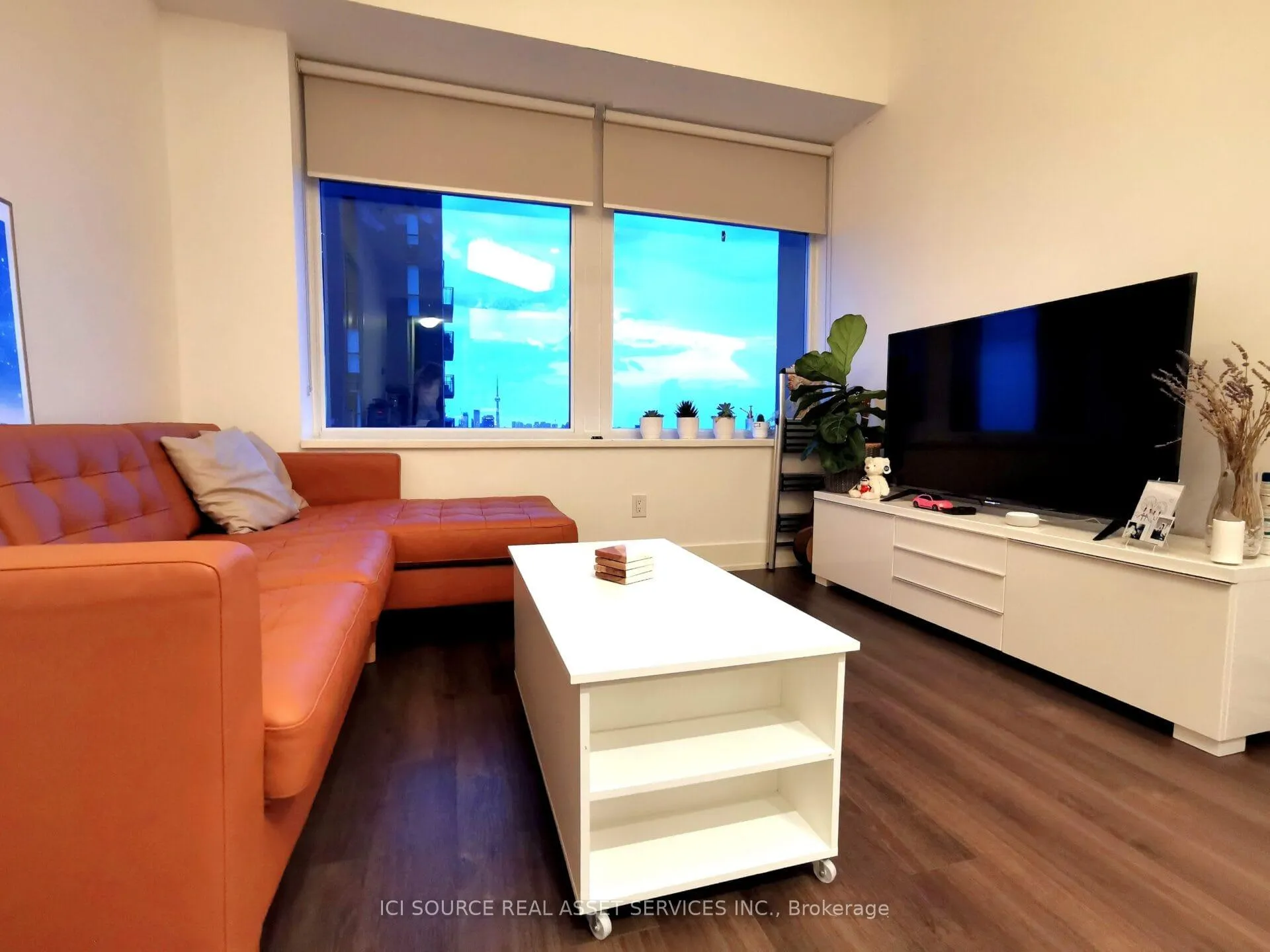 Photo 5 of Unit 1608, 111 St Clair Avenue W, Toronto, Yonge-St. Clair — HOMEH