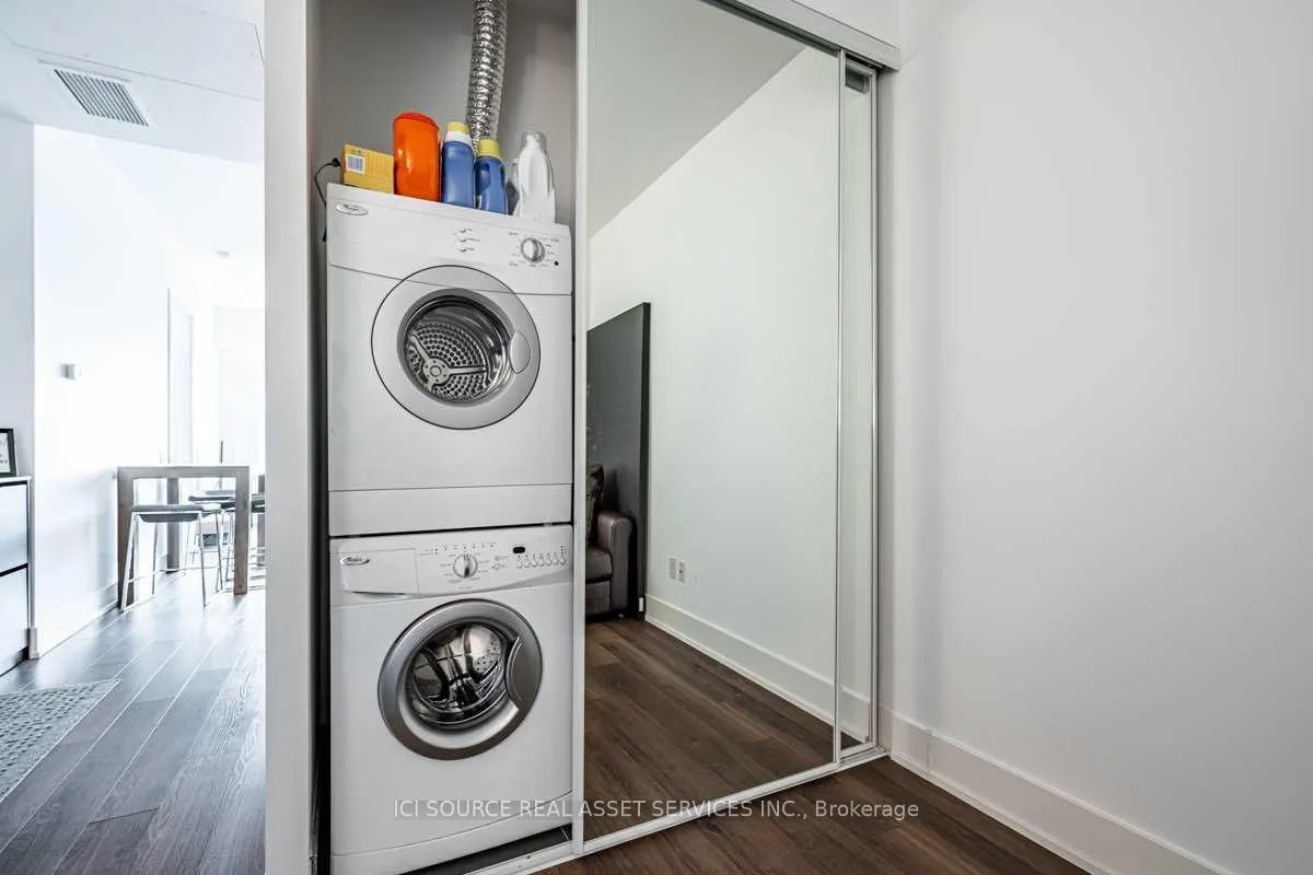 Photo 10 of Unit 1608, 111 St Clair Avenue W, Toronto, Yonge-St. Clair — HOMEH