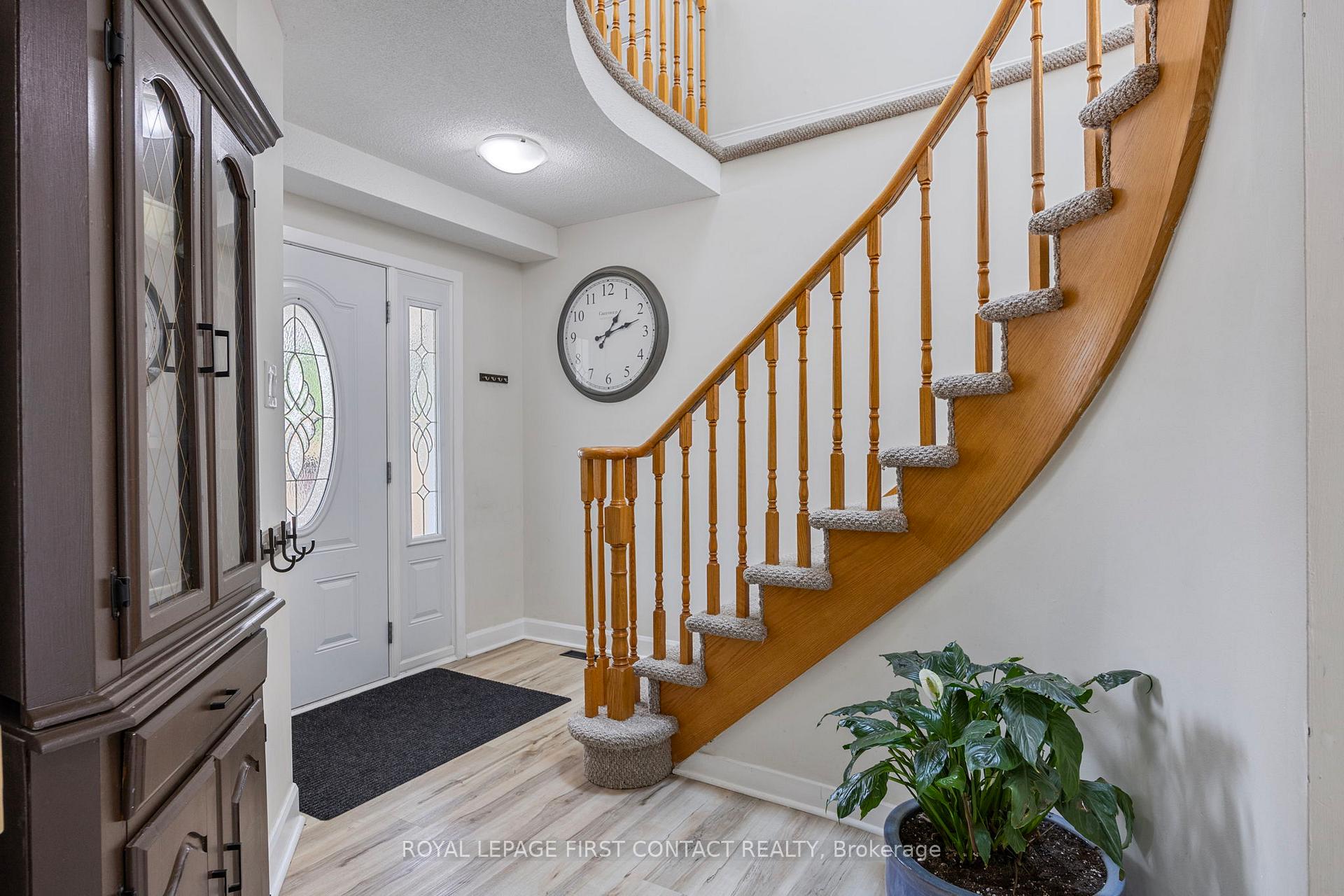 Photo 3 of 239 Browning Trail, Barrie, Letitia Heights — HOMEH