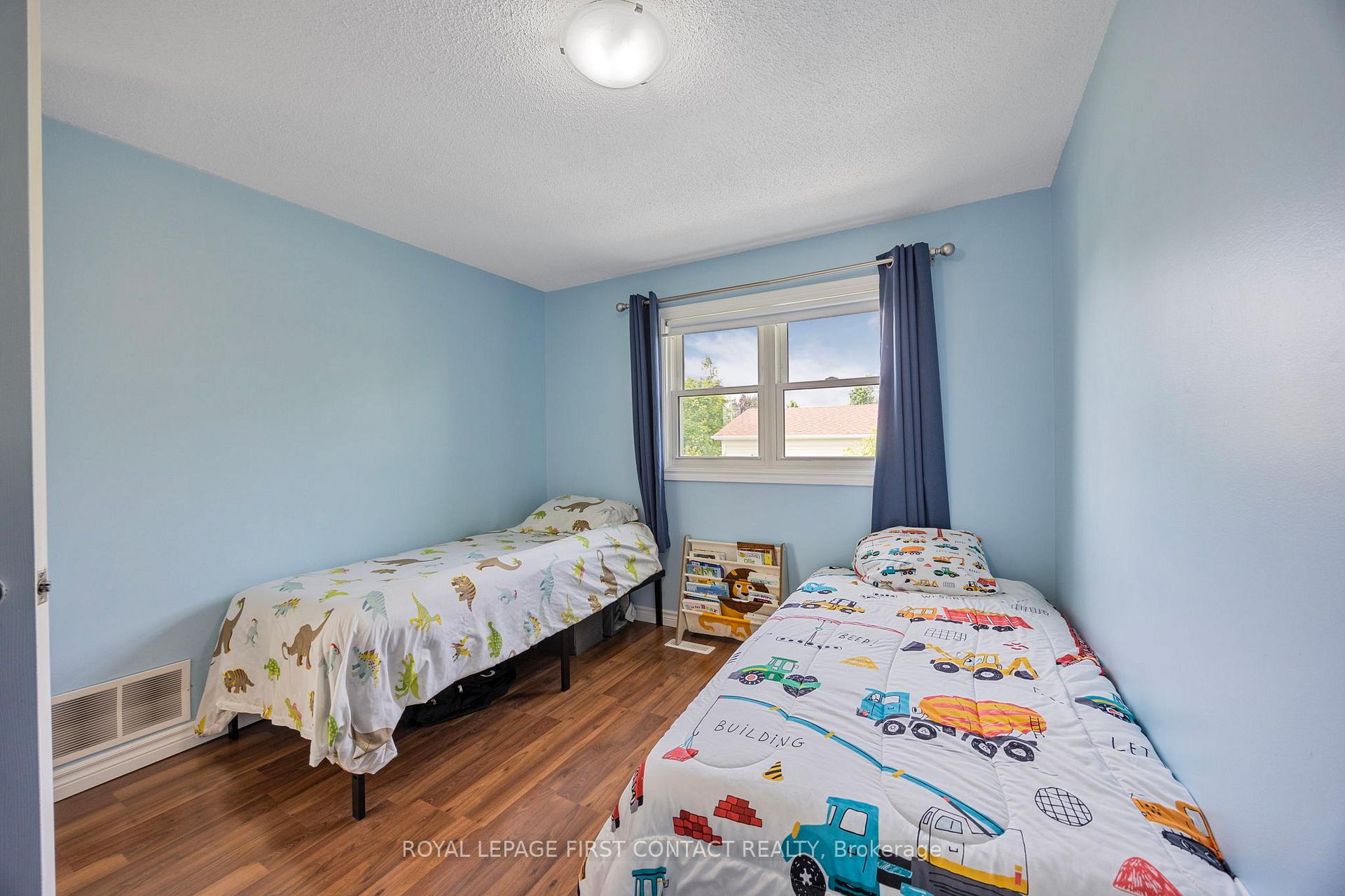 Photo 11 of 239 Browning Trail, Barrie, Letitia Heights — HOMEH