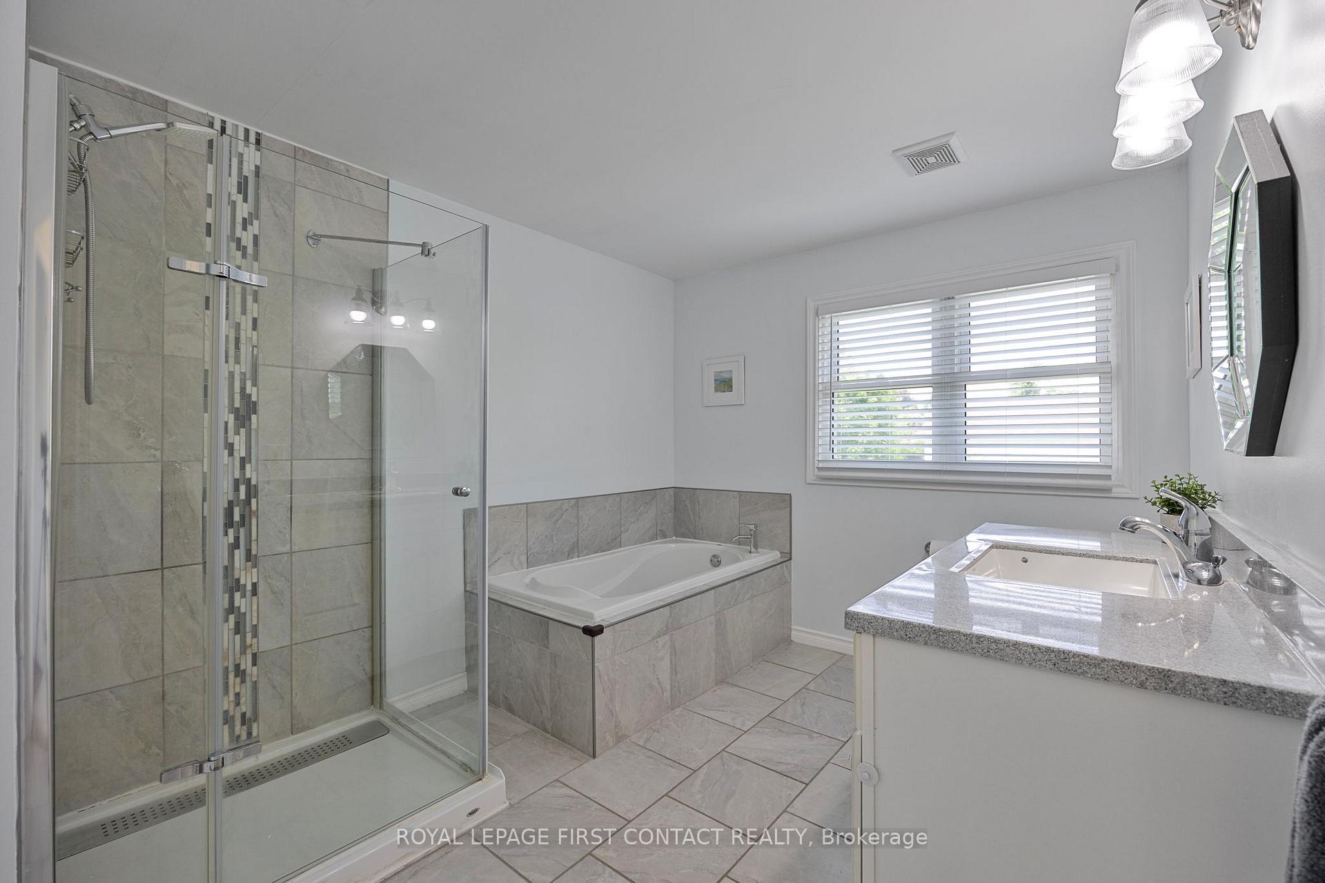 Photo 12 of 239 Browning Trail, Barrie, Letitia Heights — HOMEH