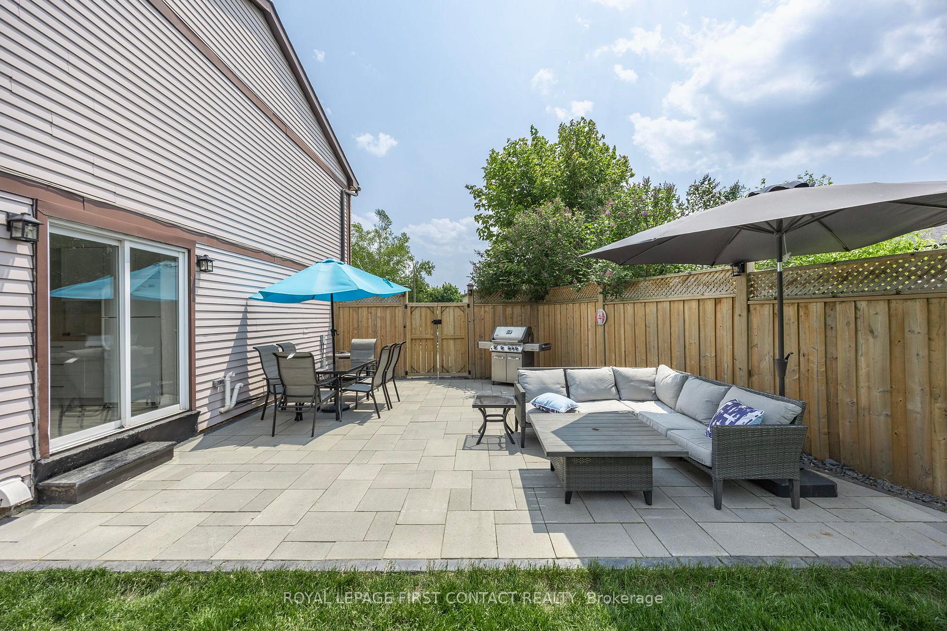 Photo 16 of 239 Browning Trail, Barrie, Letitia Heights — HOMEH