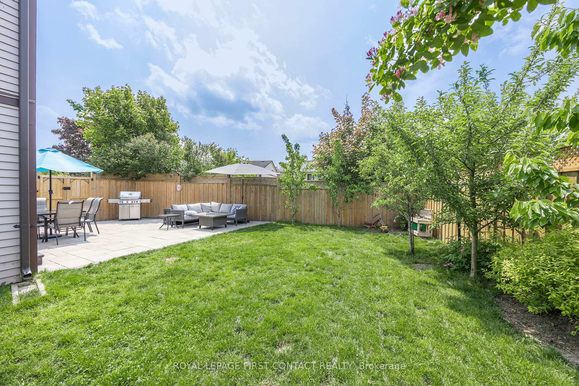 Photo 18 of 239 Browning Trail, Barrie, Letitia Heights — HOMEH