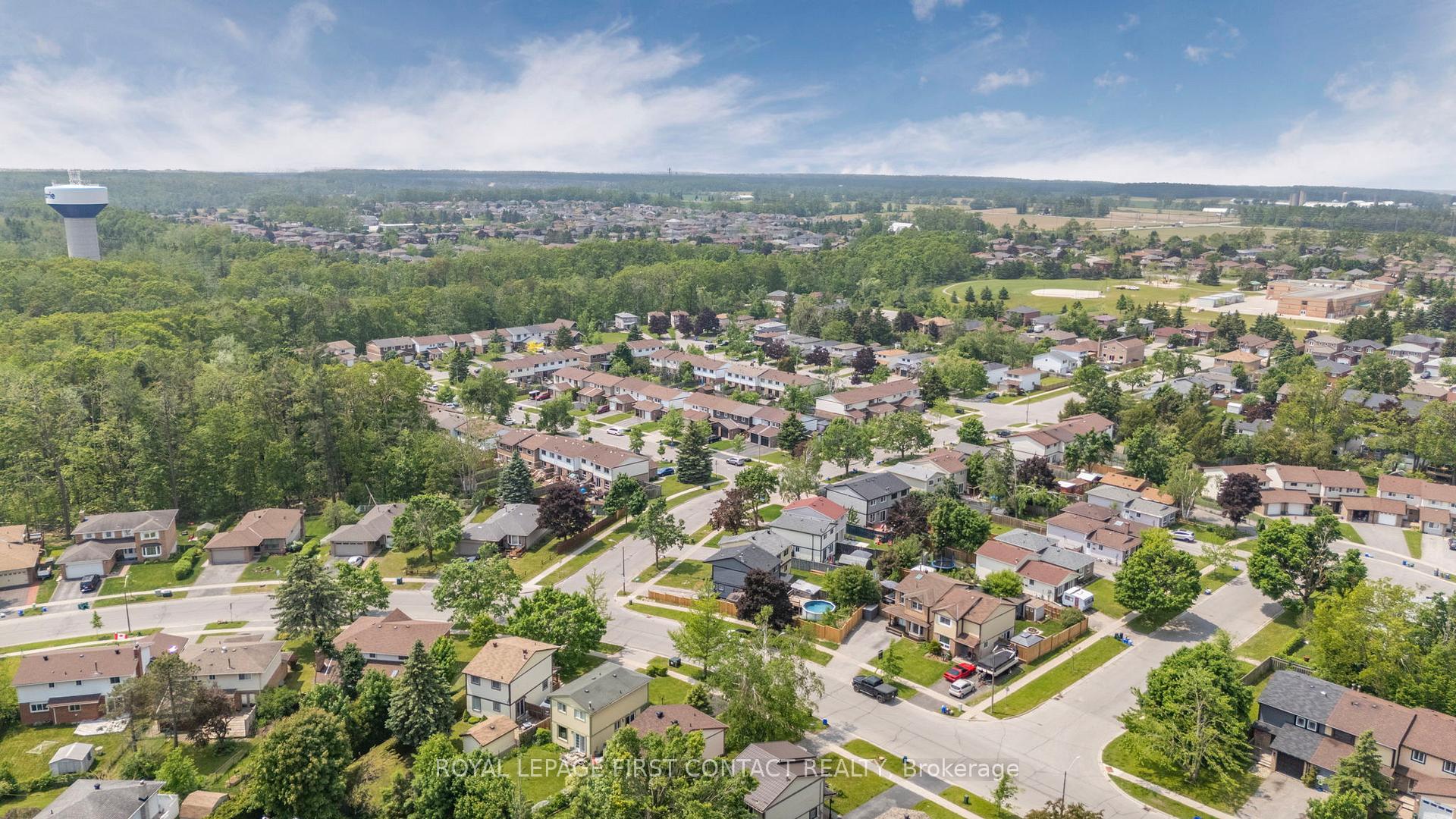 Photo 24 of 239 Browning Trail, Barrie, Letitia Heights — HOMEH