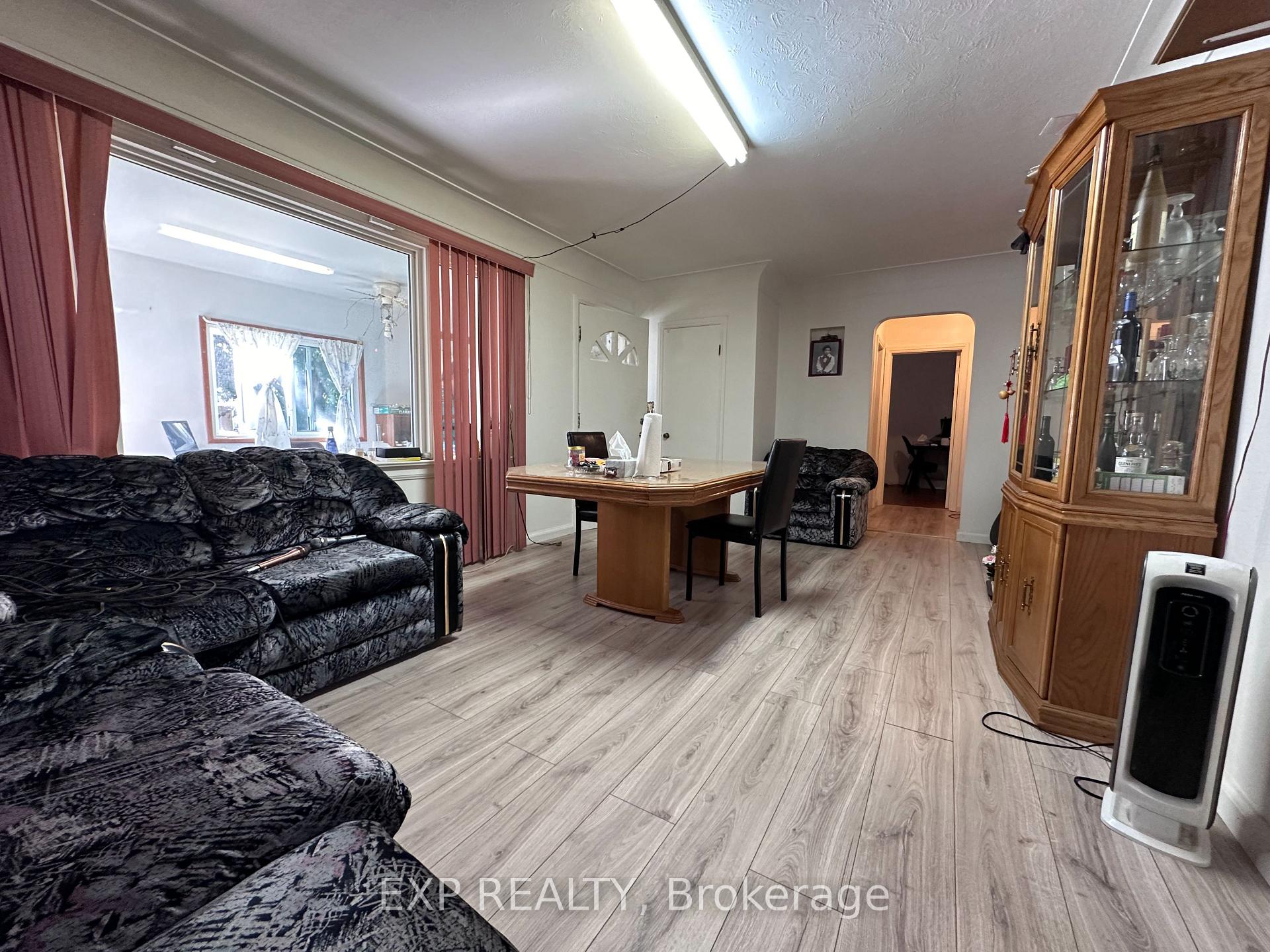 Photo 7 of 33 John Street, Chatham-Kent — HOMEH