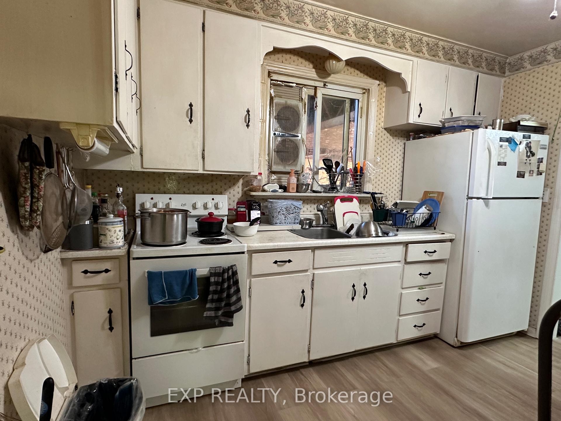 Photo 17 of 33 John Street, Chatham-Kent — HOMEH