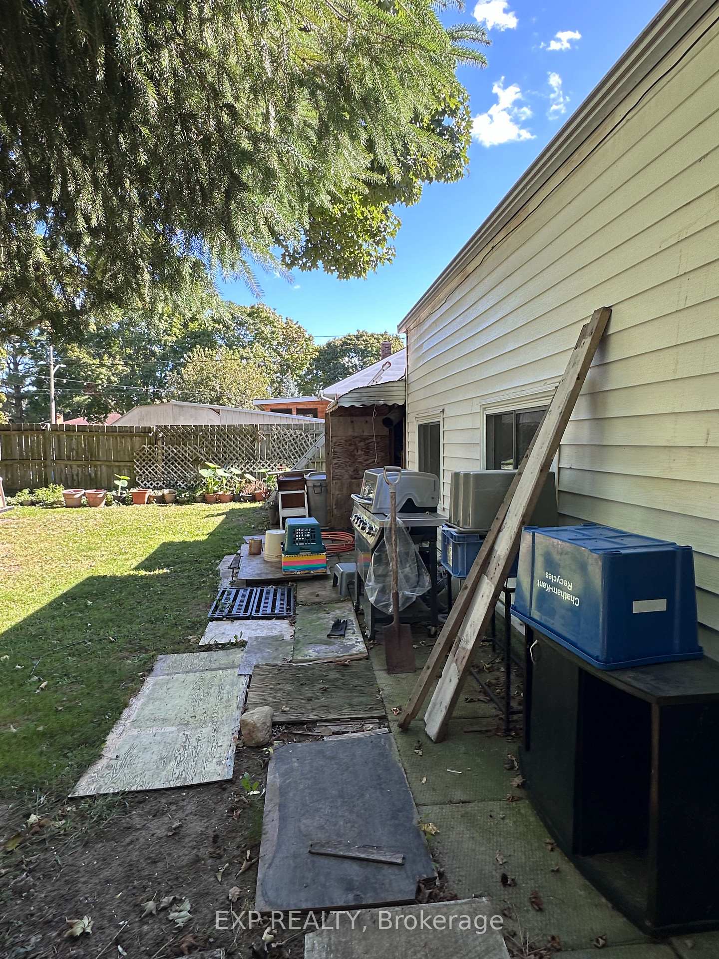 Photo 34 of 33 John Street, Chatham-Kent — HOMEH