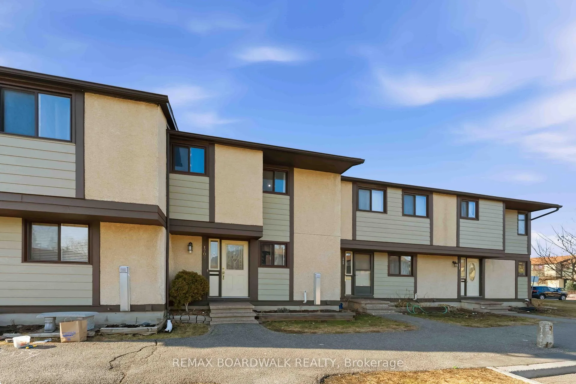 Photo 1 of 1707 Meadowbrook Road, Ottawa, Pineview — HOMEH