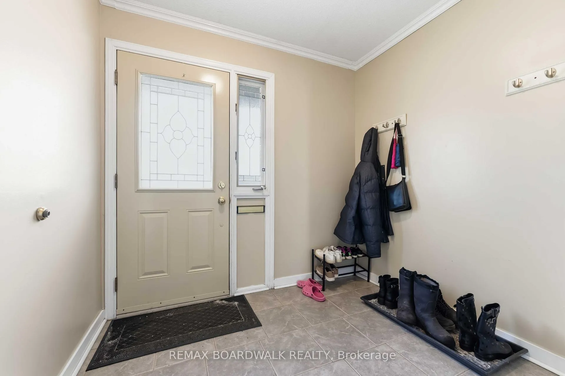 Photo 2 of 1707 Meadowbrook Road, Ottawa, Pineview — HOMEH