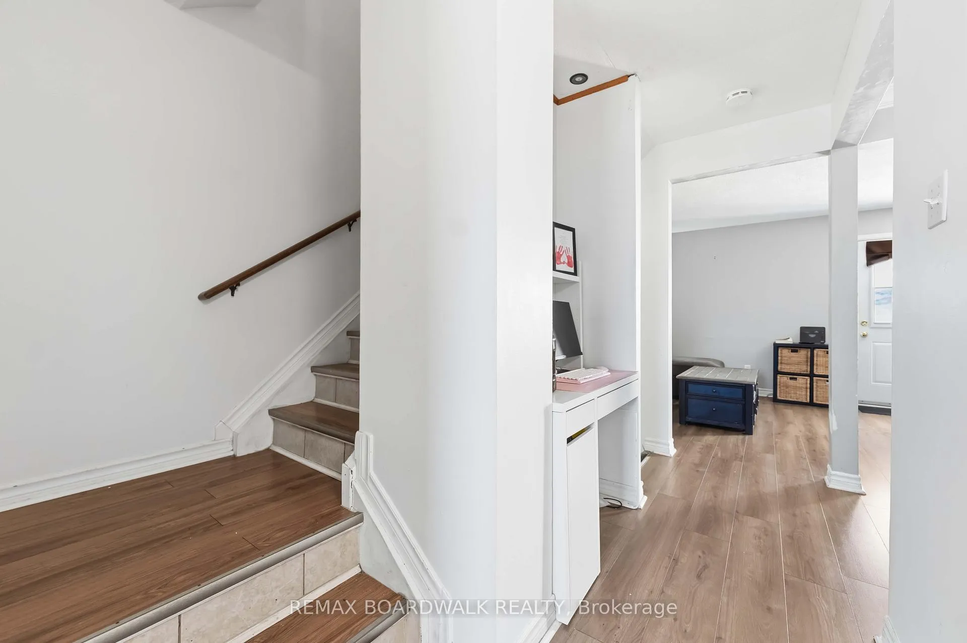 Photo 3 of 1707 Meadowbrook Road, Ottawa, Pineview — HOMEH