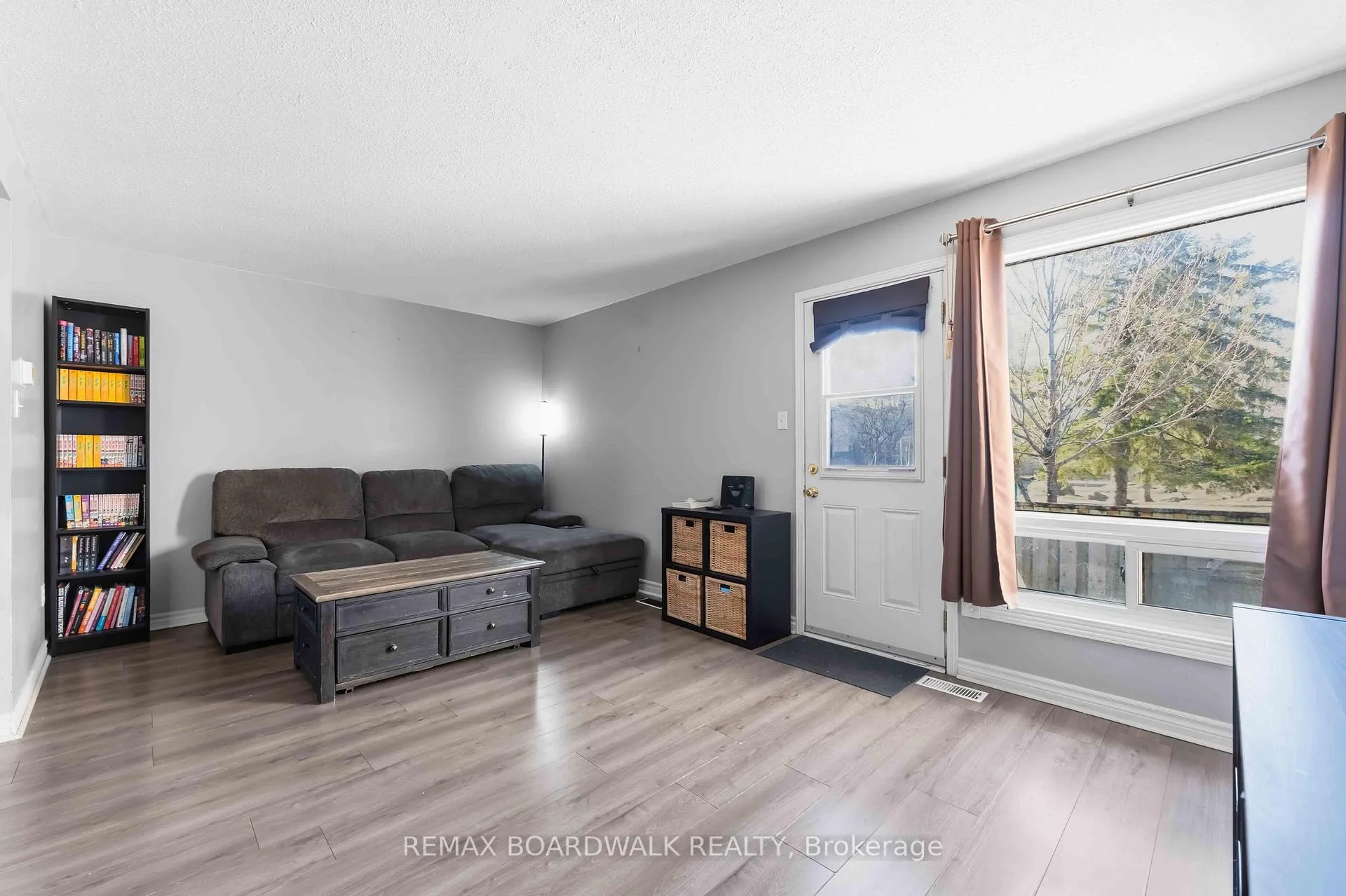 Photo 4 of 1707 Meadowbrook Road, Ottawa, Pineview — HOMEH