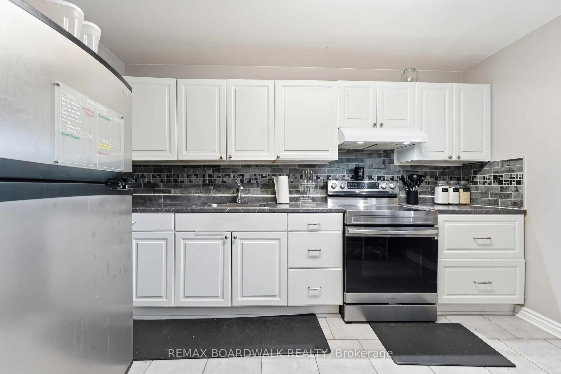 Photo 10 of 1707 Meadowbrook Road, Ottawa, Pineview — HOMEH