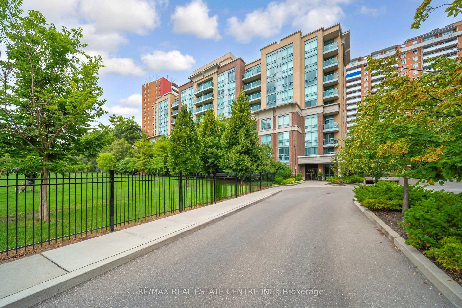 Photo 2 of Unit 505, 17 Michael Power Place, Etobicoke, Islington-City Centre West — HOMEH