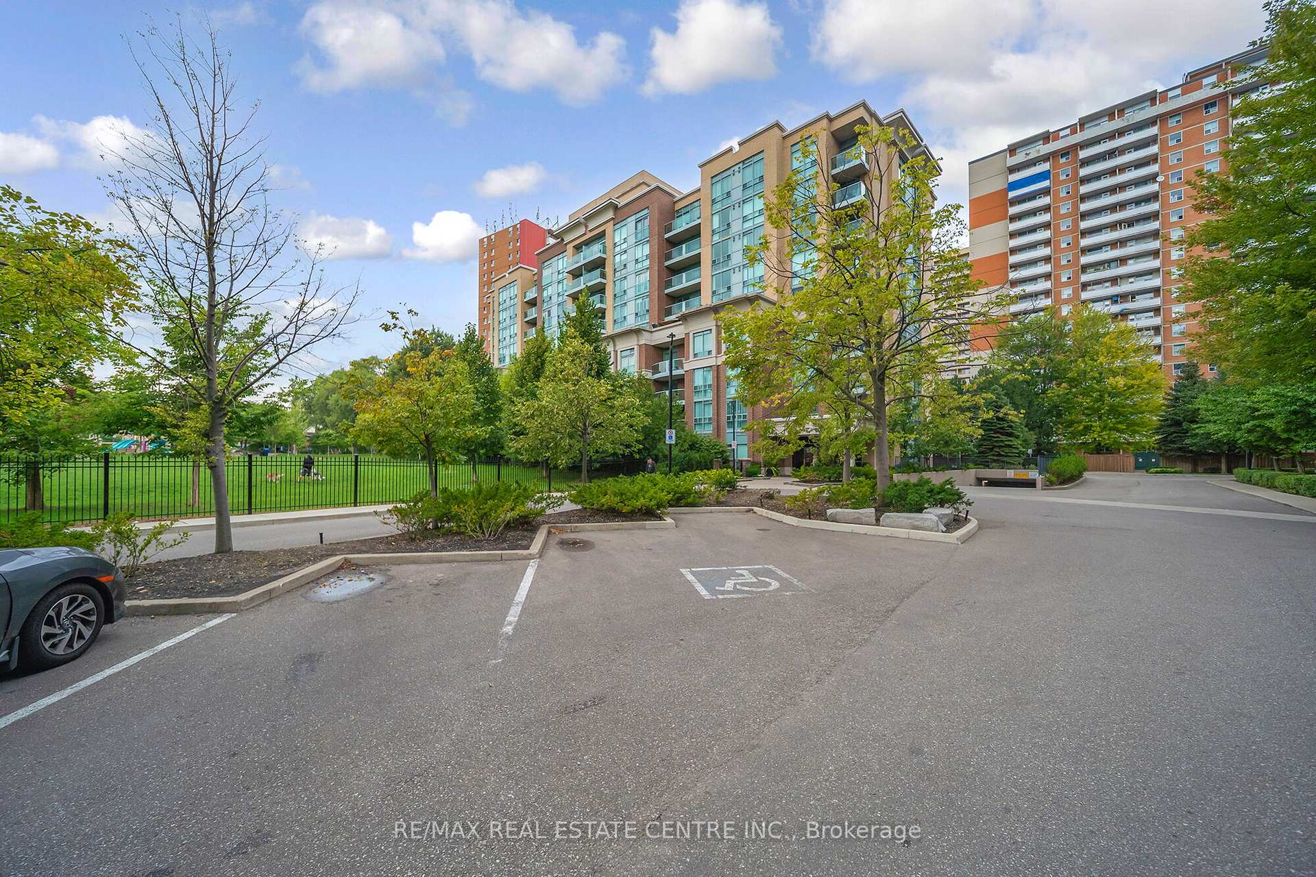 Photo 3 of Unit 505, 17 Michael Power Place, Etobicoke, Islington-City Centre West — HOMEH