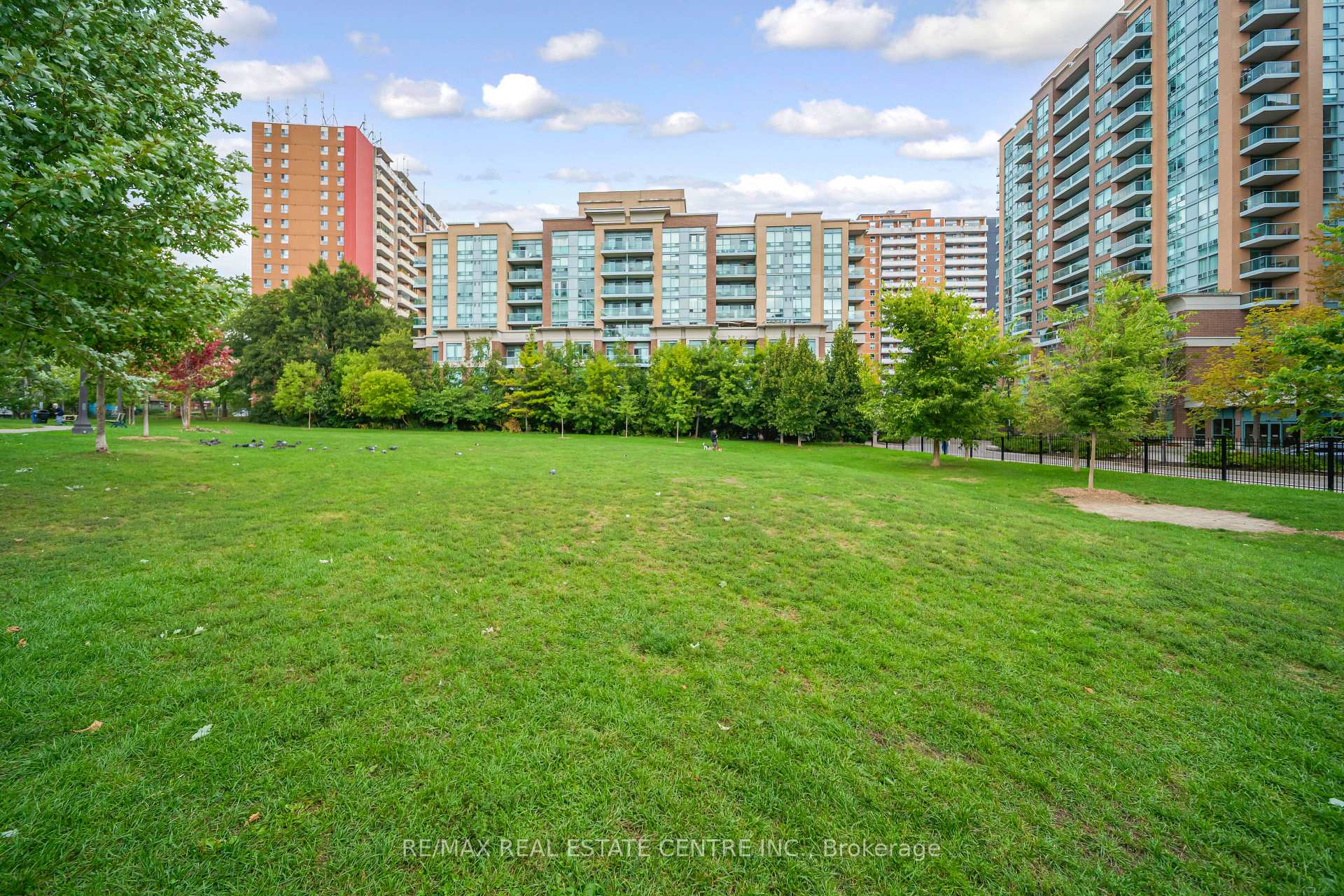 Photo 4 of Unit 505, 17 Michael Power Place, Etobicoke, Islington-City Centre West — HOMEH