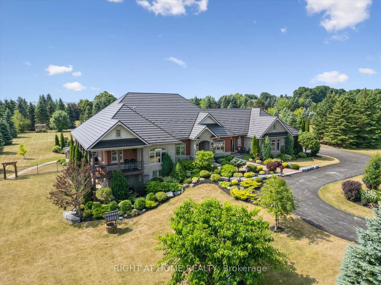 Photo 2 of 7 Clyde Court, Scugog, Port Perry — HOMEH