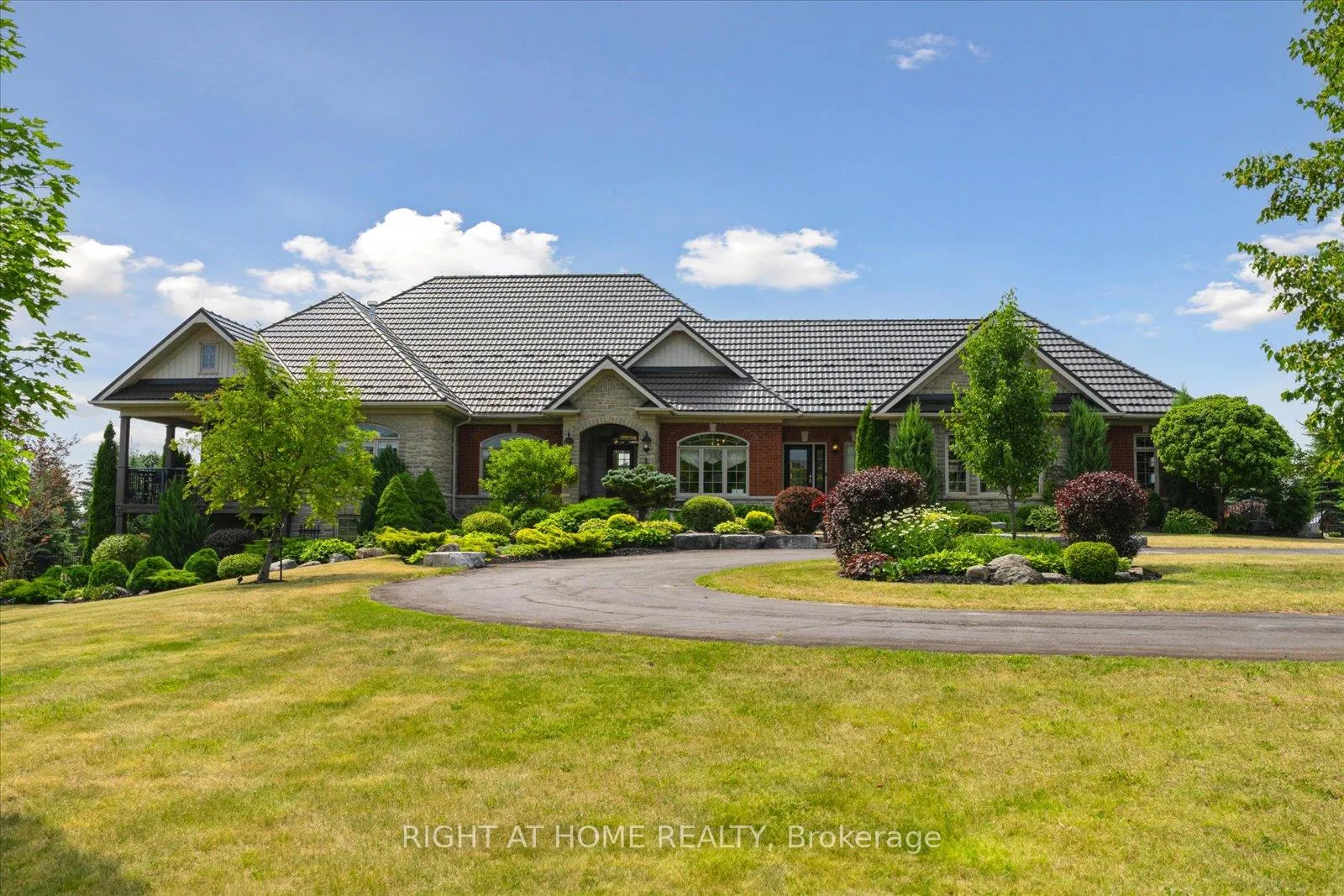 Photo 3 of 7 Clyde Court, Scugog, Port Perry — HOMEH