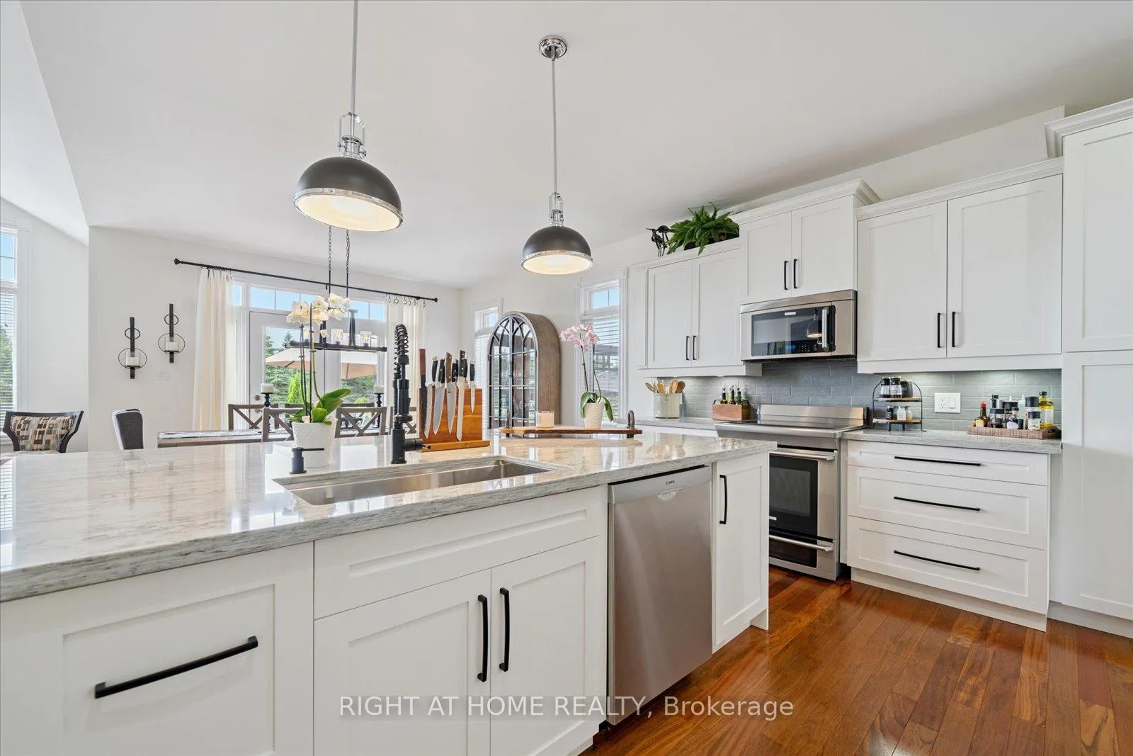 Photo 12 of 7 Clyde Court, Scugog, Port Perry — HOMEH