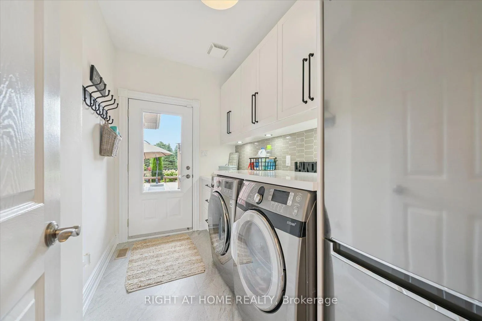 Photo 19 of 7 Clyde Court, Scugog, Port Perry — HOMEH