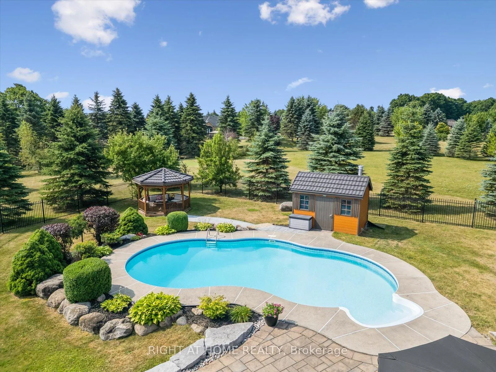 Photo 40 of 7 Clyde Court, Scugog, Port Perry — HOMEH