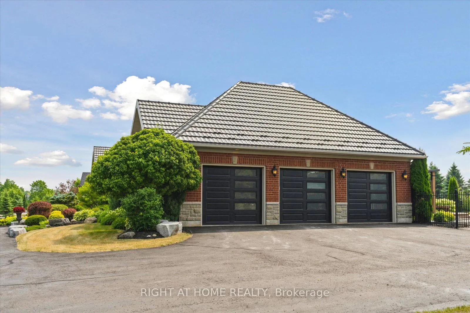 Photo 46 of 7 Clyde Court, Scugog, Port Perry — HOMEH