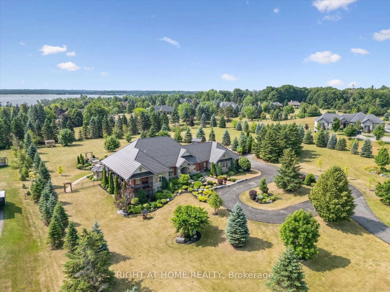 Photo 49 of 7 Clyde Court, Scugog, Port Perry — HOMEH
