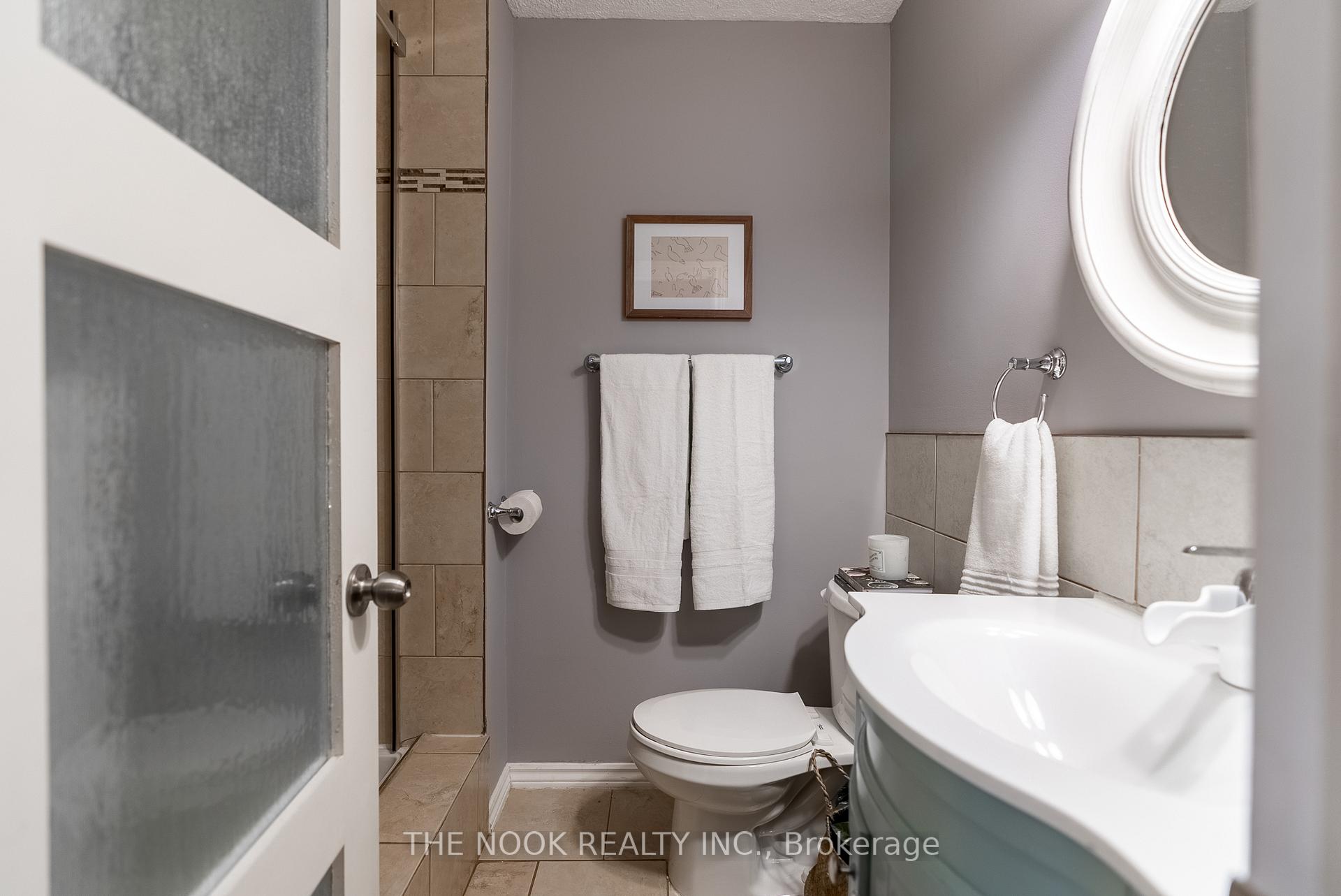 Photo 3 of 79 Lawrence Crescent, Clarington, Bowmanville — HOMEH
