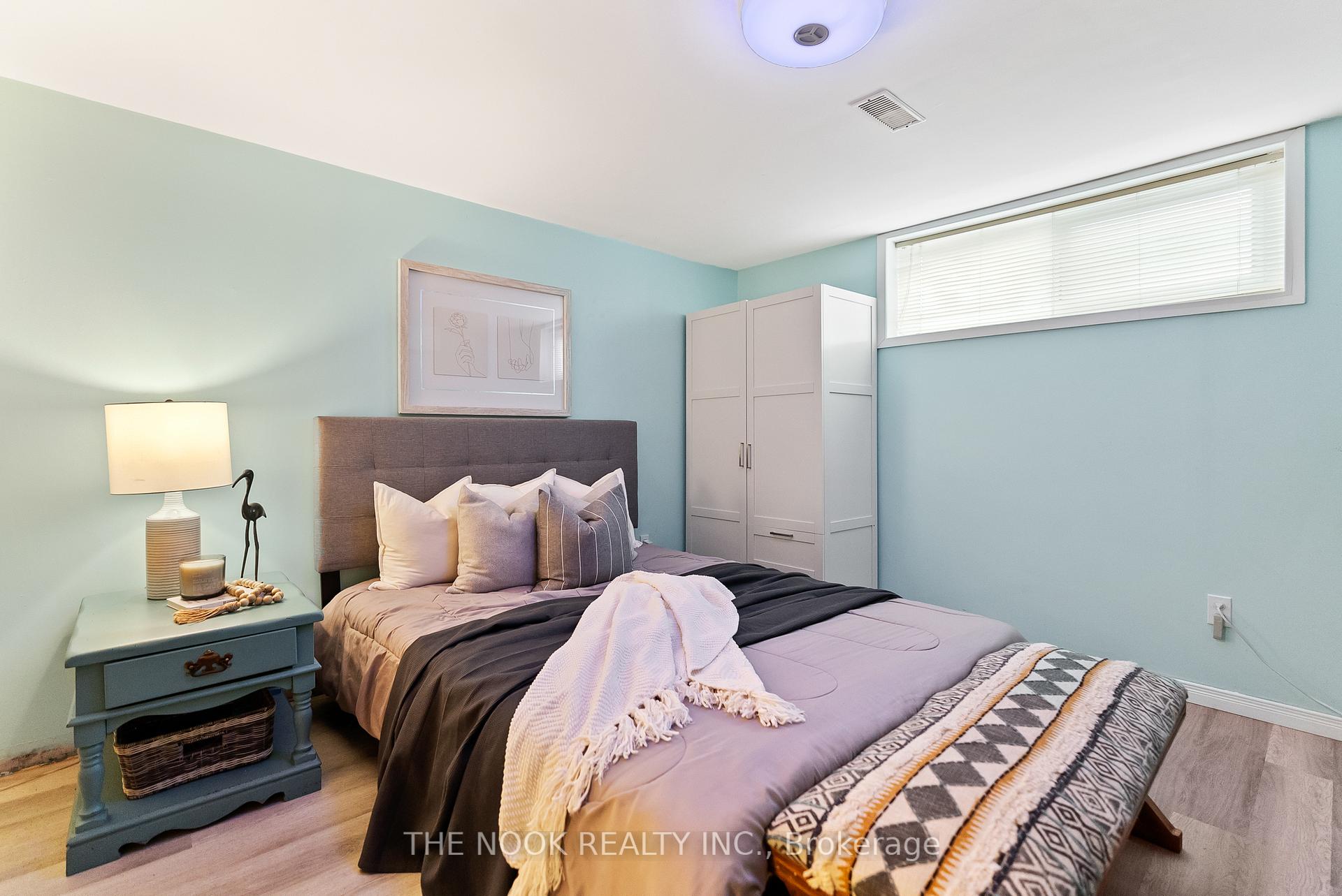Photo 5 of 79 Lawrence Crescent, Clarington, Bowmanville — HOMEH