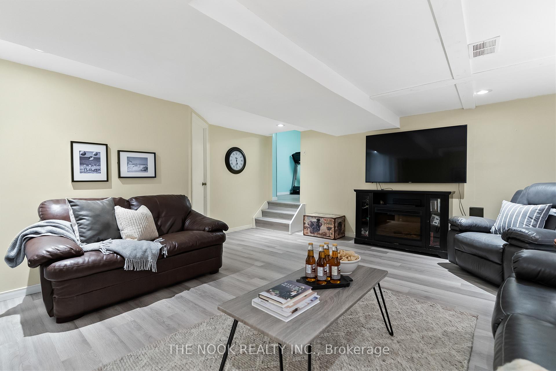 Photo 7 of 79 Lawrence Crescent, Clarington, Bowmanville — HOMEH