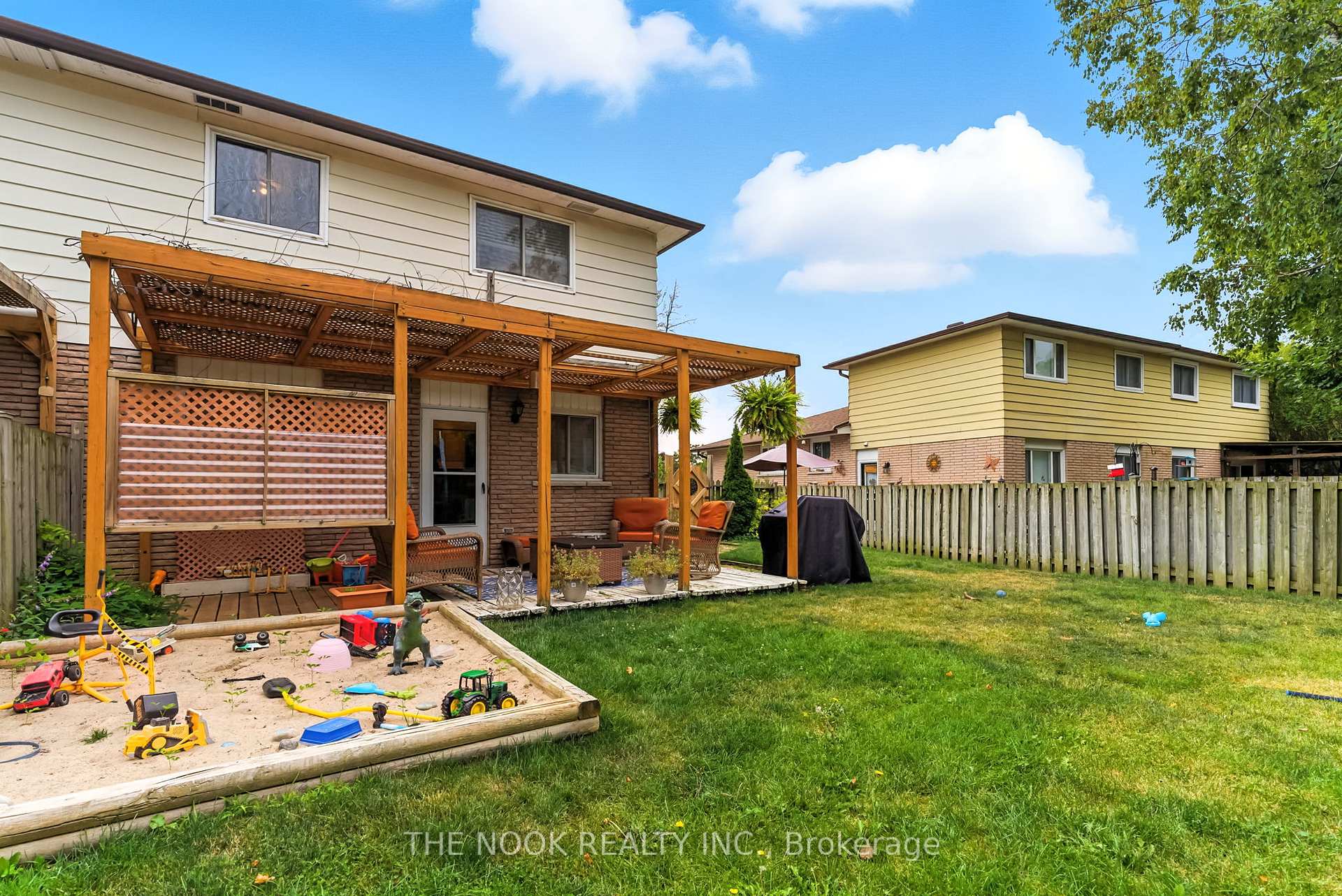 Photo 10 of 79 Lawrence Crescent, Clarington, Bowmanville — HOMEH
