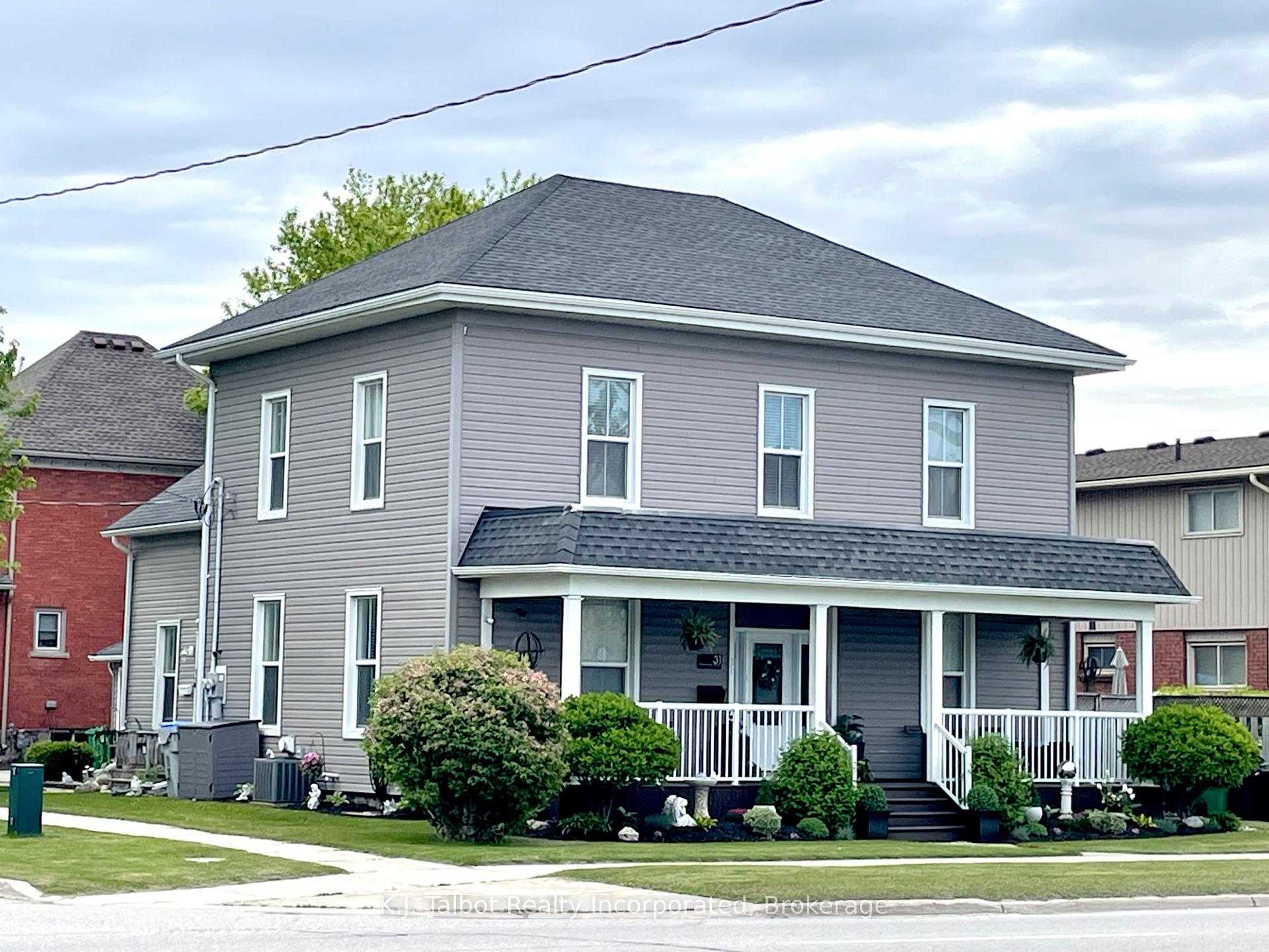 Front of 31 Victoria Street S