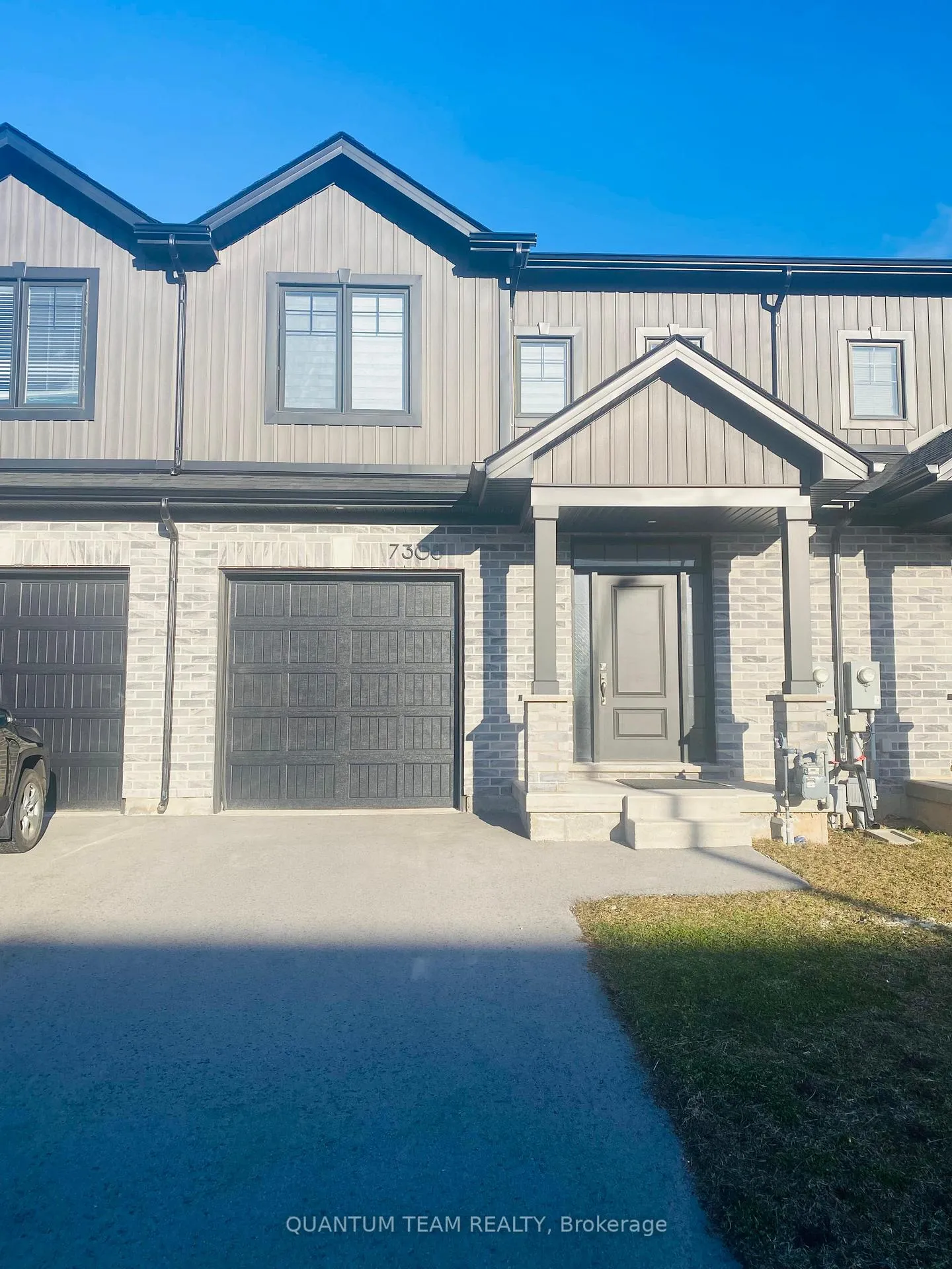 Photo 2 of 7308 Matteo Drive, Niagara Falls, Brown — HOMEH
