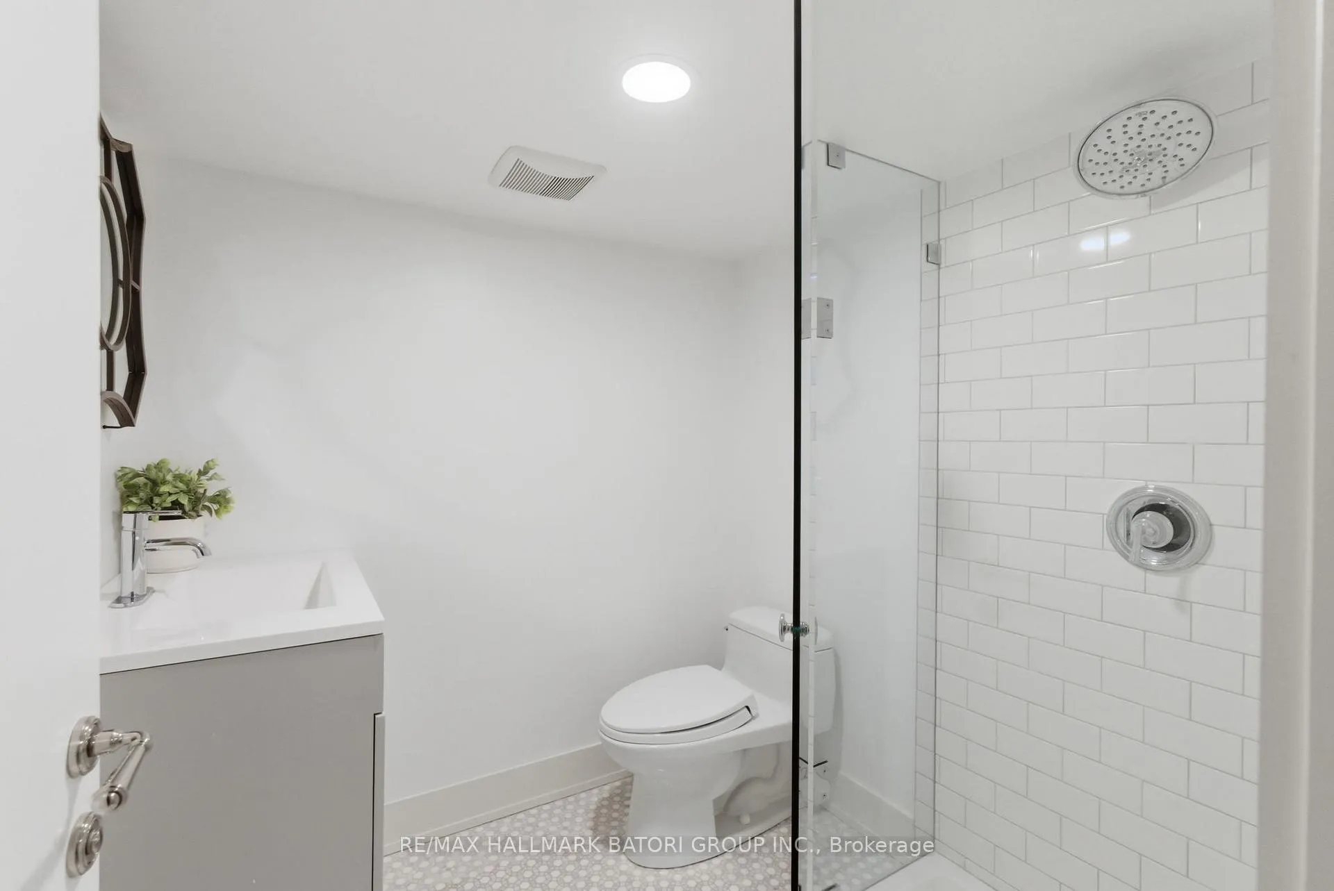 Photo 32 of 69 Kimbark Boulevard, Toronto, Bedford Park-Nortown — HOMEH
