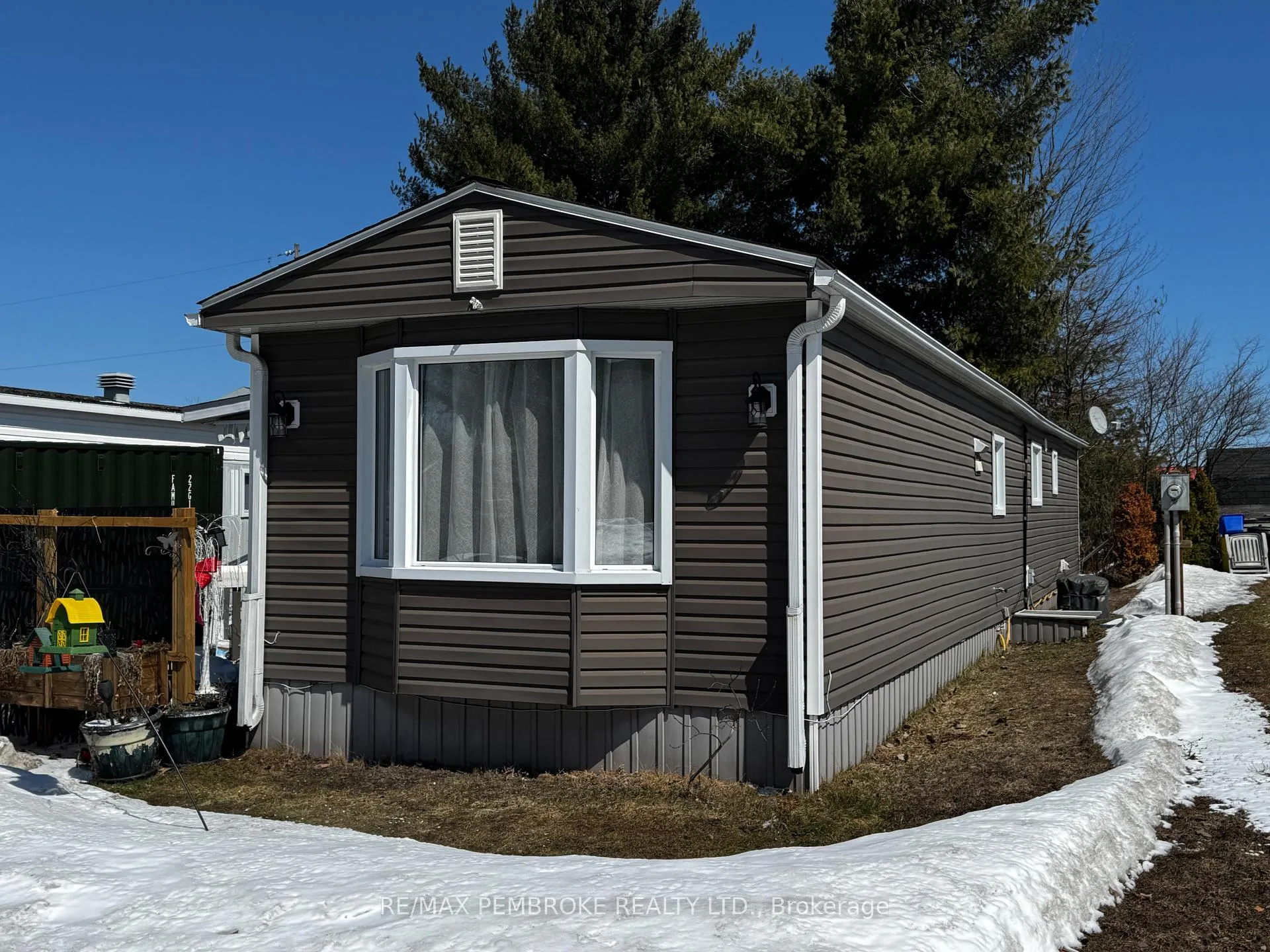 Photo 2 of 105 Pinehurst Estates, Petawawa — HOMEH