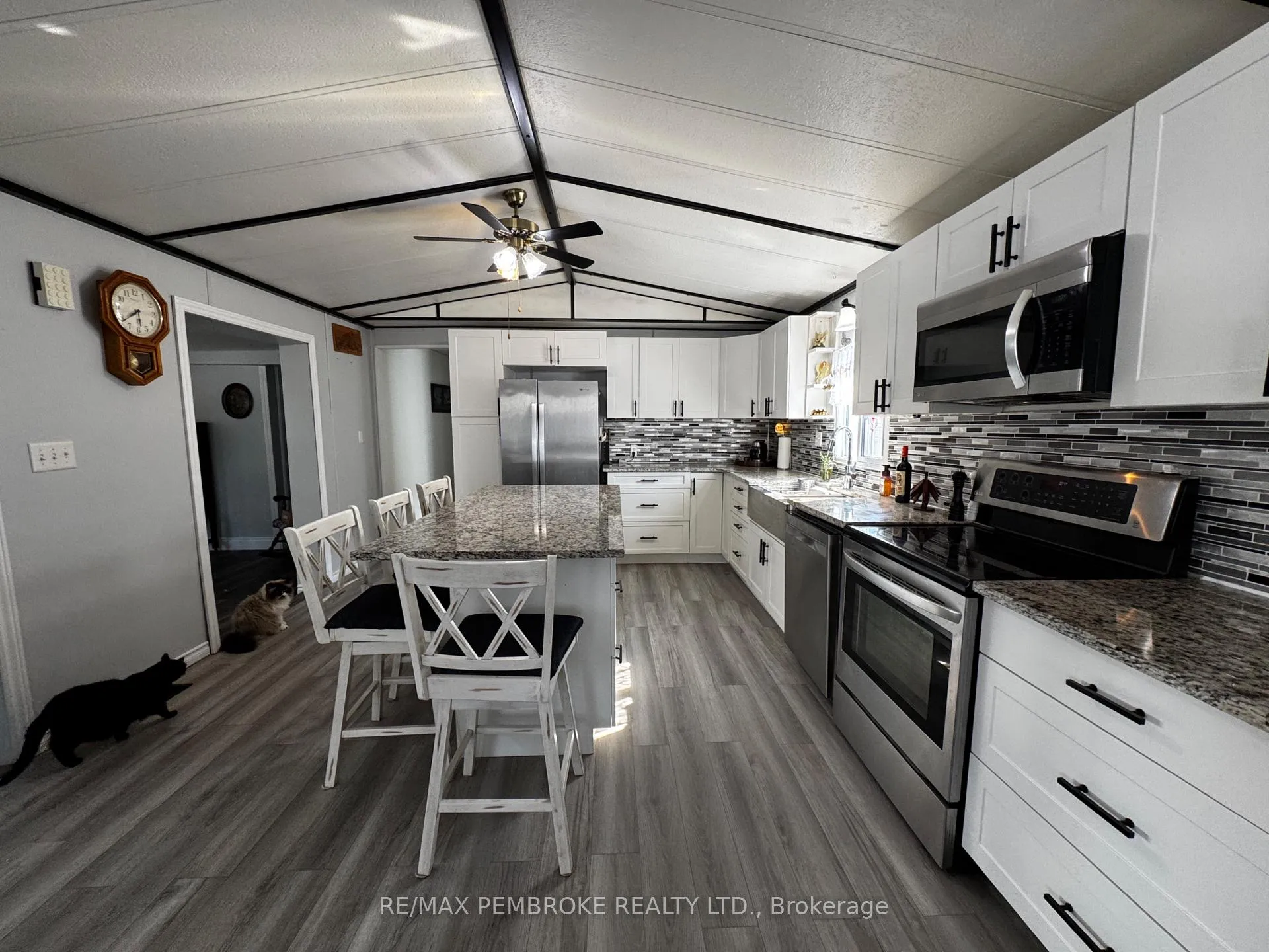 Photo 8 of 105 Pinehurst Estates, Petawawa — HOMEH
