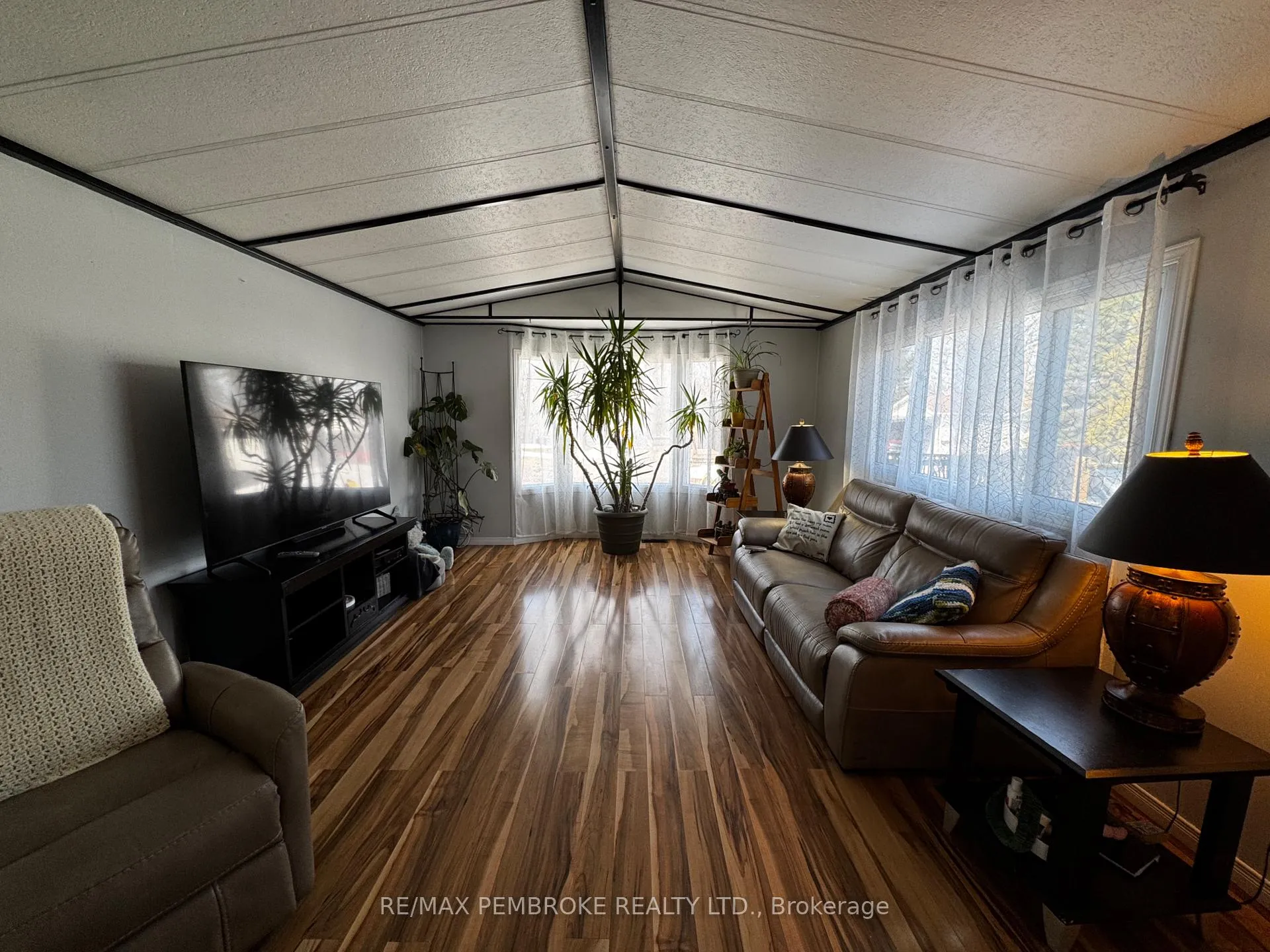 Photo 10 of 105 Pinehurst Estates, Petawawa — HOMEH