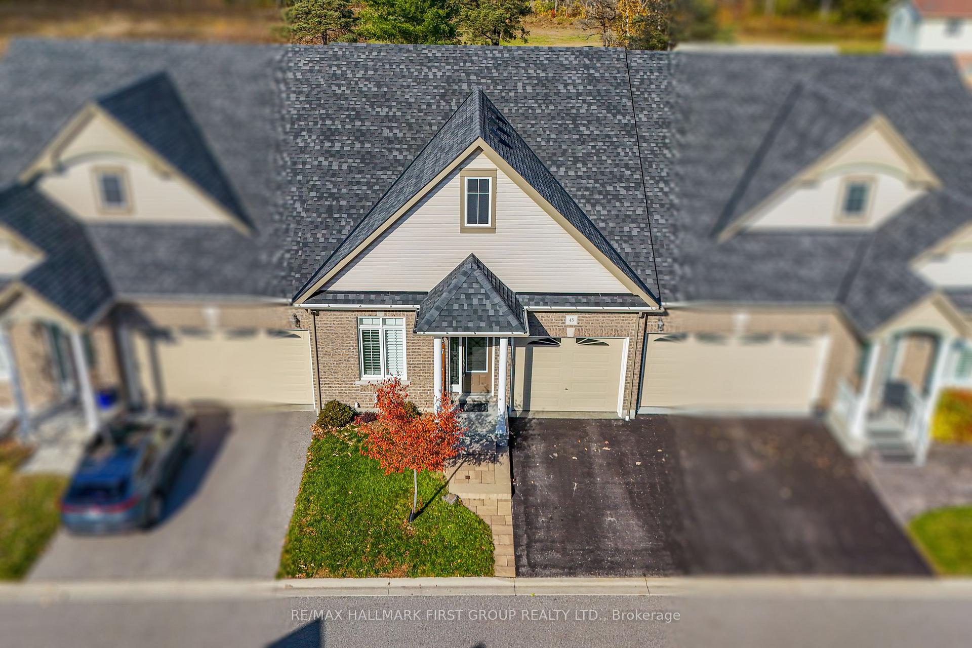 Photo 2 of 43 Washburn Path, Clarington, Courtice — HOMEH
