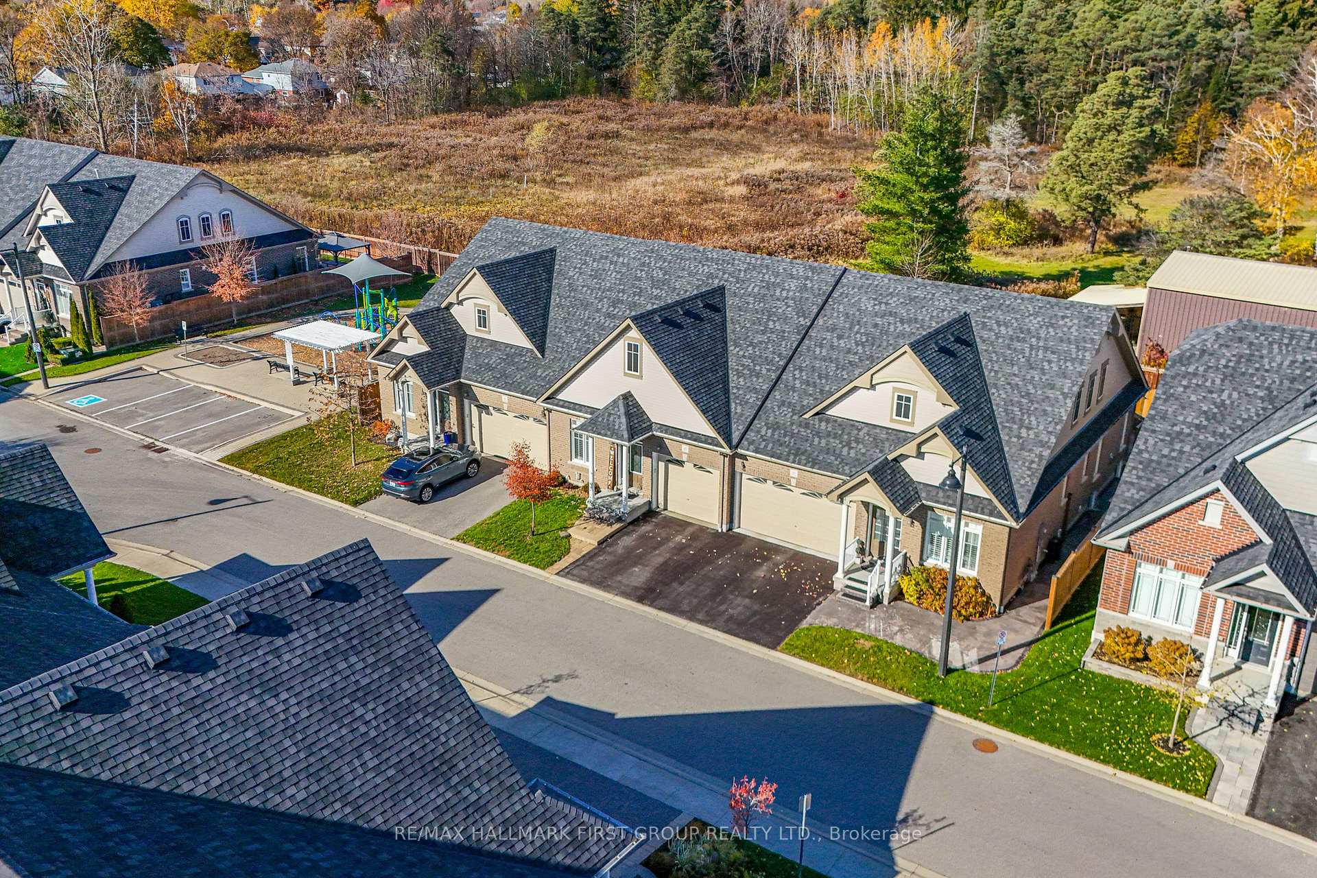 Photo 3 of 43 Washburn Path, Clarington, Courtice — HOMEH